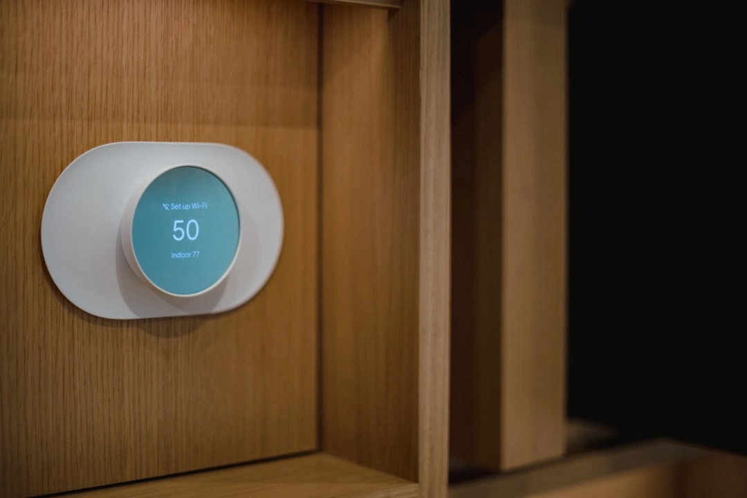 a blank thermostat screen showing no power or display information - how to check your thermostat before calling for repair a blank thermostat screen showing no power or display information - how to check your thermostat before calling for repair