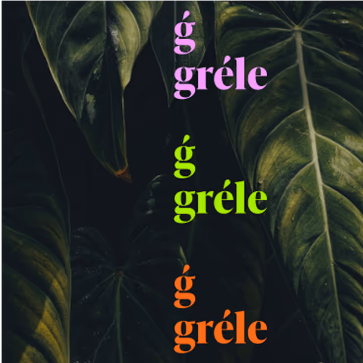 Drei Versionen des Wortes ‚gréle‘ in unterschiedlichen Farben (rosa, grün, orange) vor einem Hintergrund aus großen grünen Blättern.