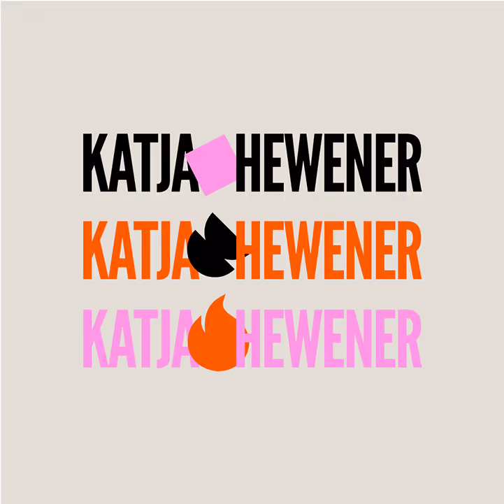 Drei Zeilen mit dem Namen 'Katja Hewener' in verschiedenen Farben mit geometrischen Formen, die Buchstaben teilweise verdecken.