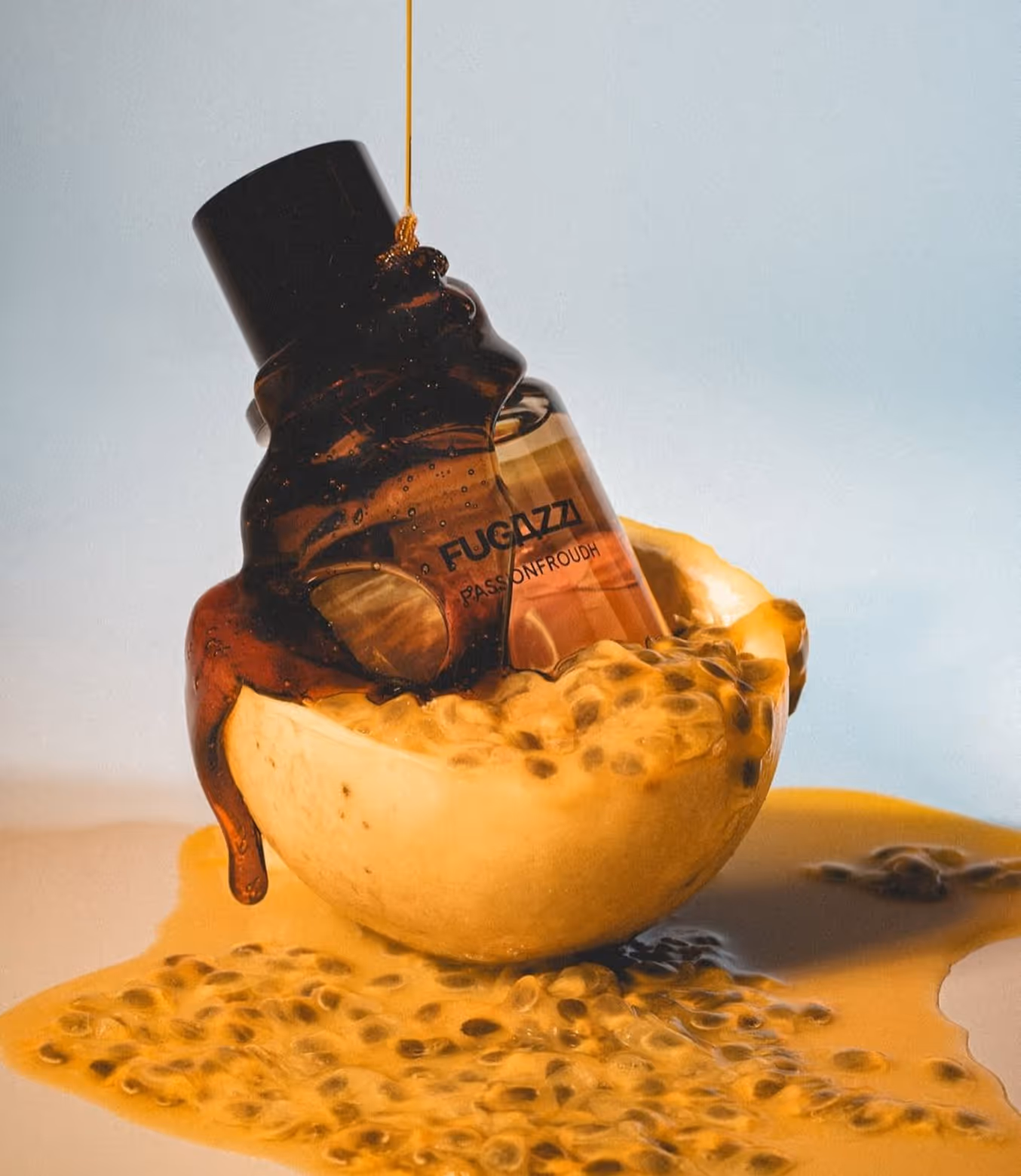 Zweispaltige Webseite von Fugazzi mit Begrüßung, Markengeschichte, Produktbildern, Lifestyle-Fotos, Versandrohungen und FAQ.