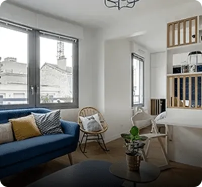 Delcamp a acheté un charmant studio pour y vivre ici le salon