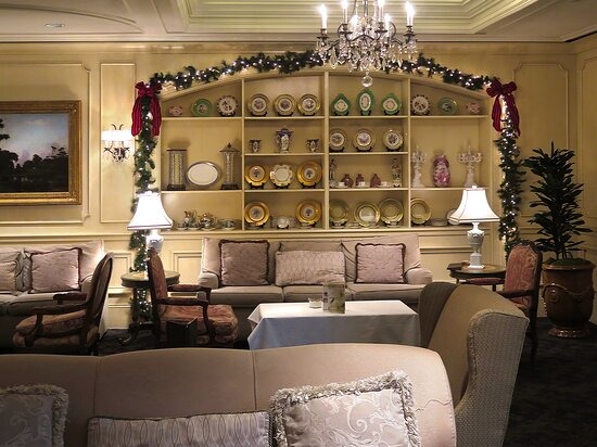 Davenport Lounge