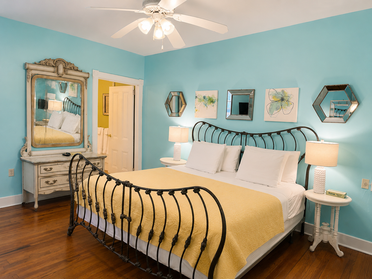 Creole Gardens Guesthouse & Inn