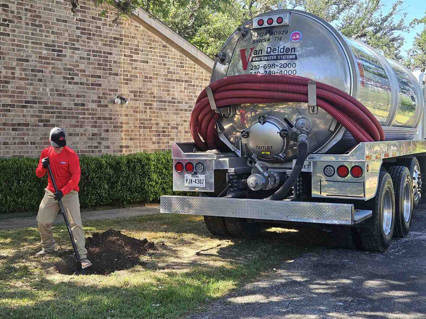 Septic service truck and technician - affordable septic system repairs service in sisterdale tx Septic service truck and technician - affordable septic system repairs service in sisterdale tx