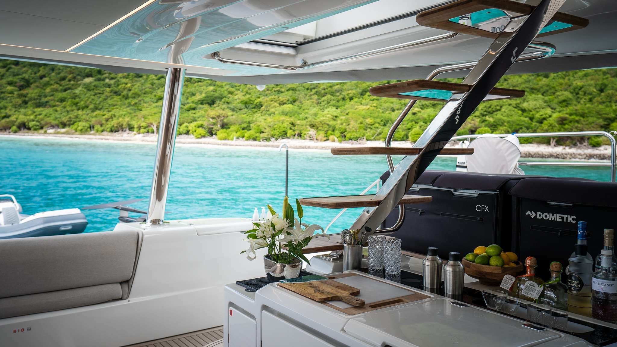 SEAHOME II - aft deck stairway