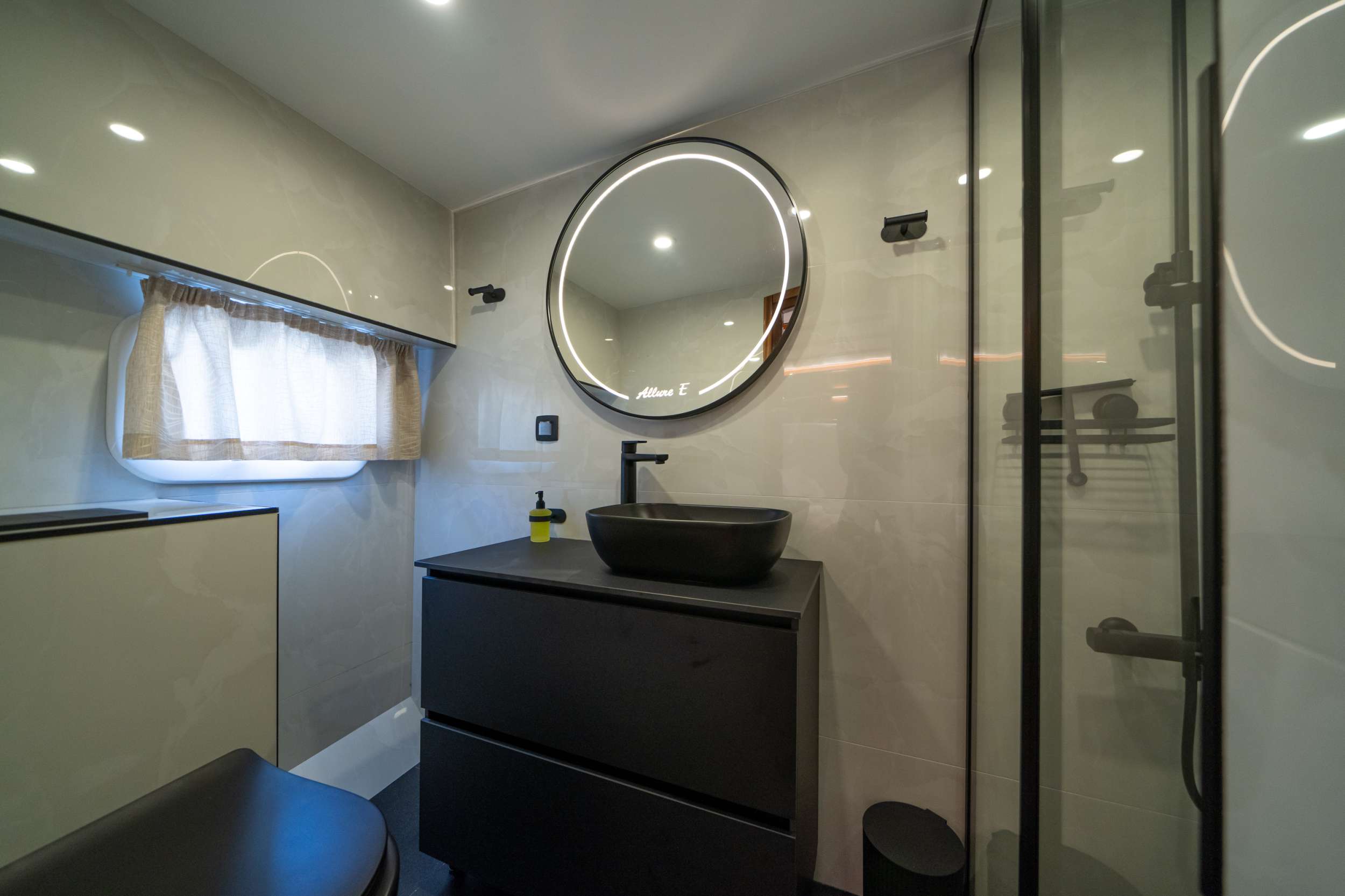 Gulet ALLURE with modern bathrooms