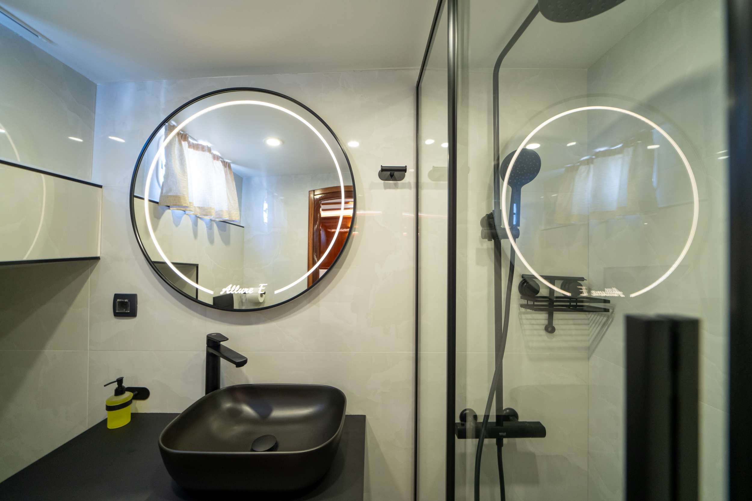 Gulet ALLURE with modern en-suite bathrooms
