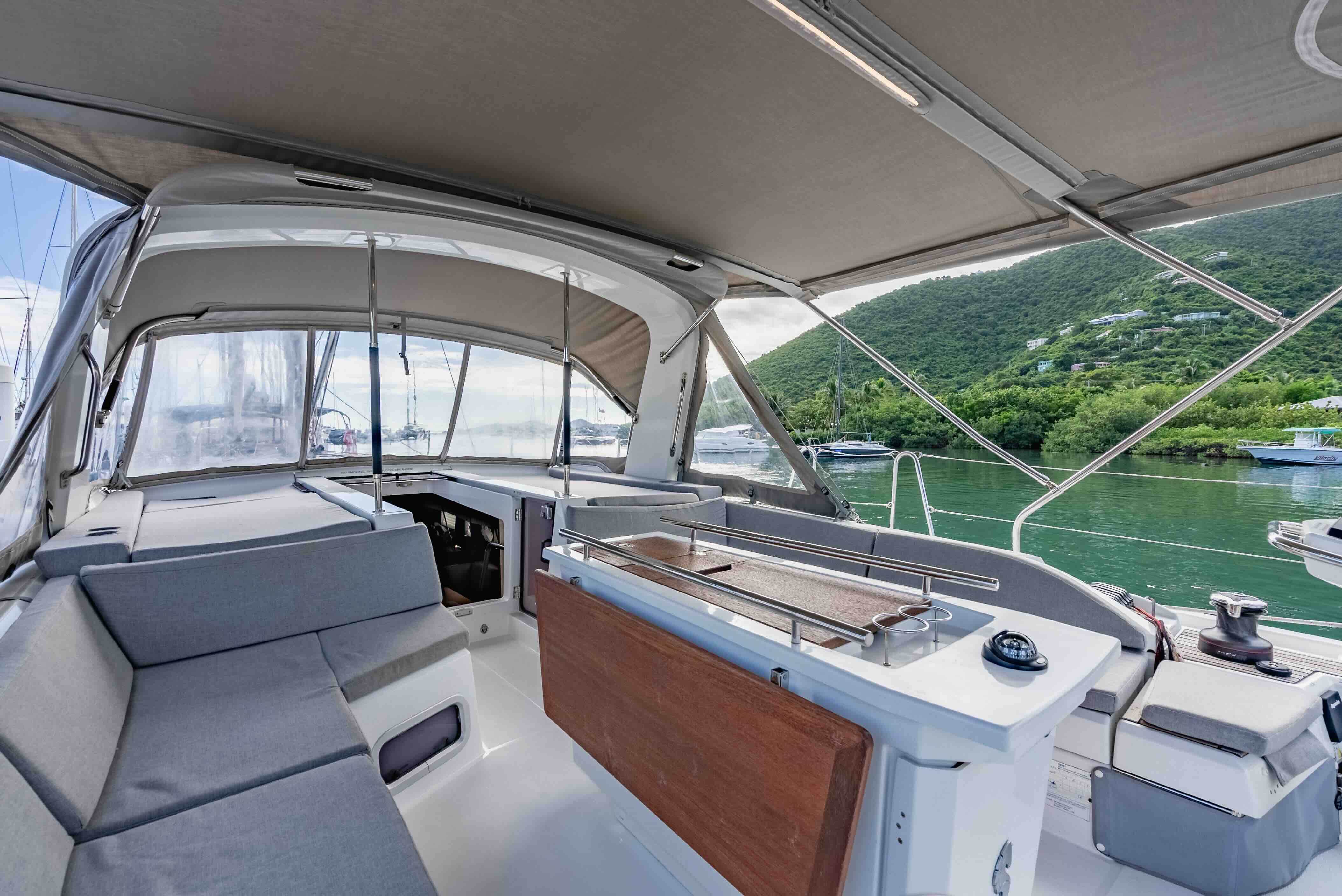 SUNDAY GIRL - cockpit and lounge area