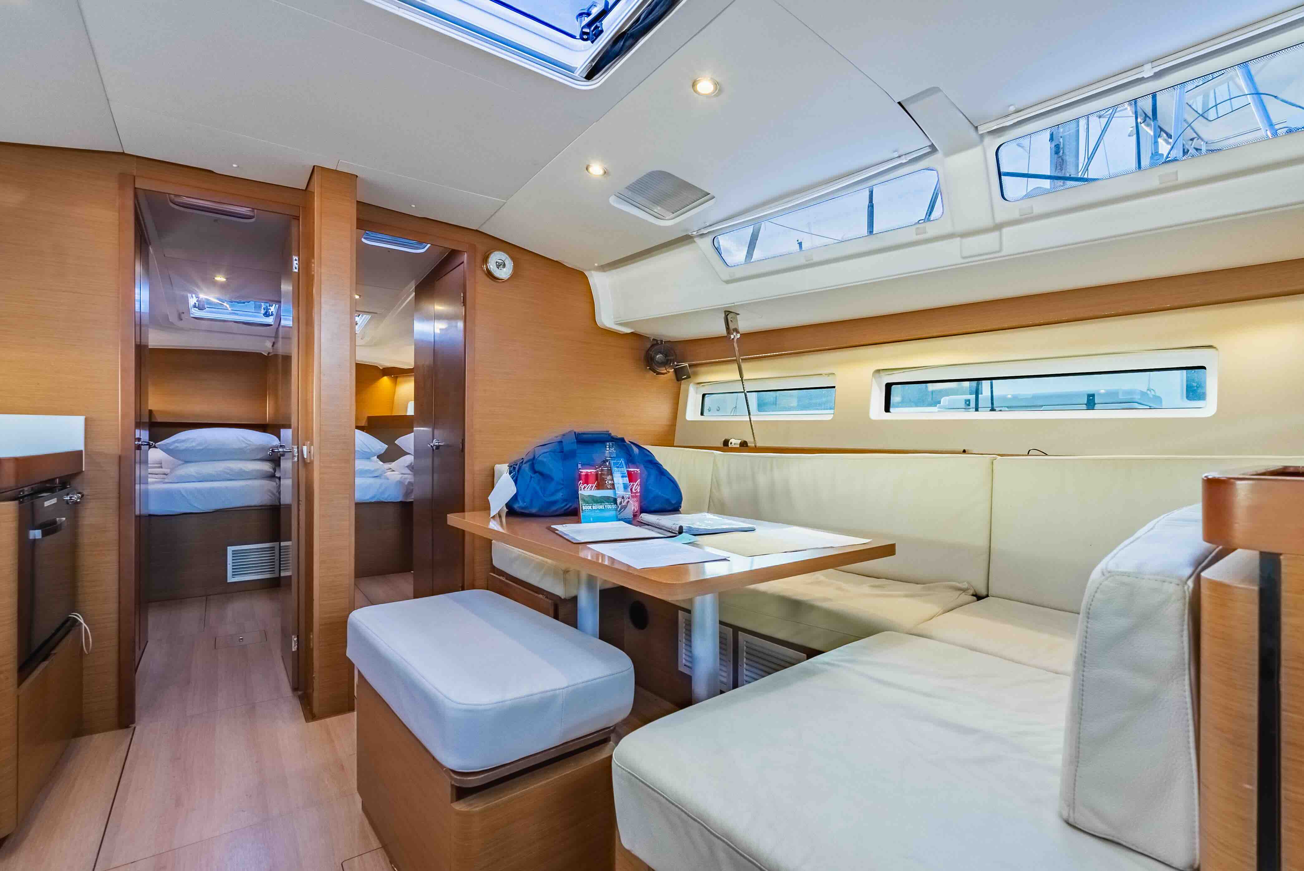 COSETTE II - Below deck lounge area