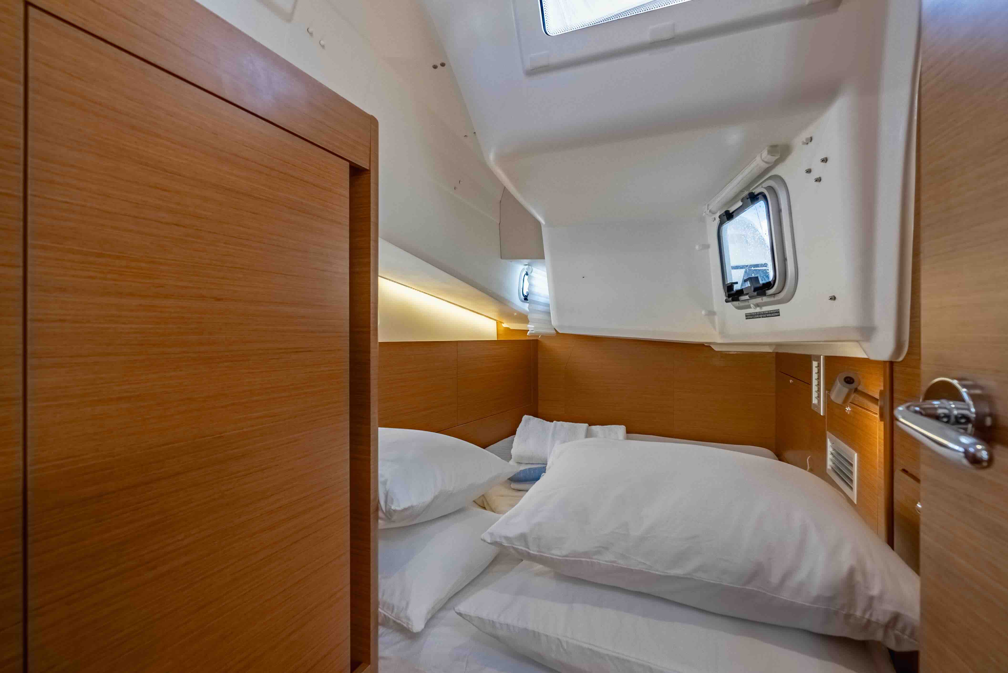 EASY SKANKING - Rear Cabin