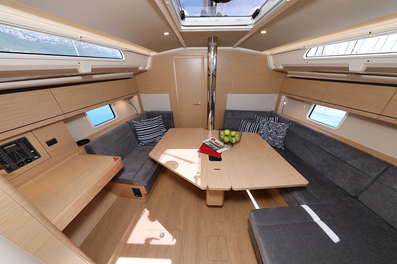 ESTEL - Hanse 418 saloon