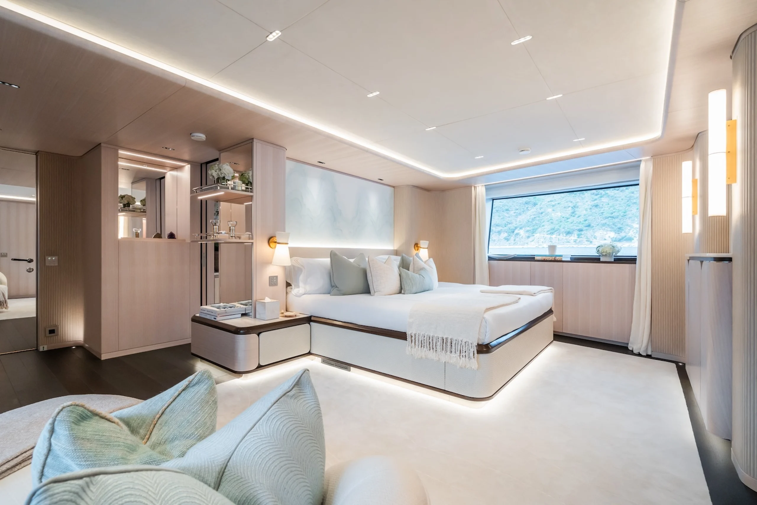 Motor Yacht M master owner's suite