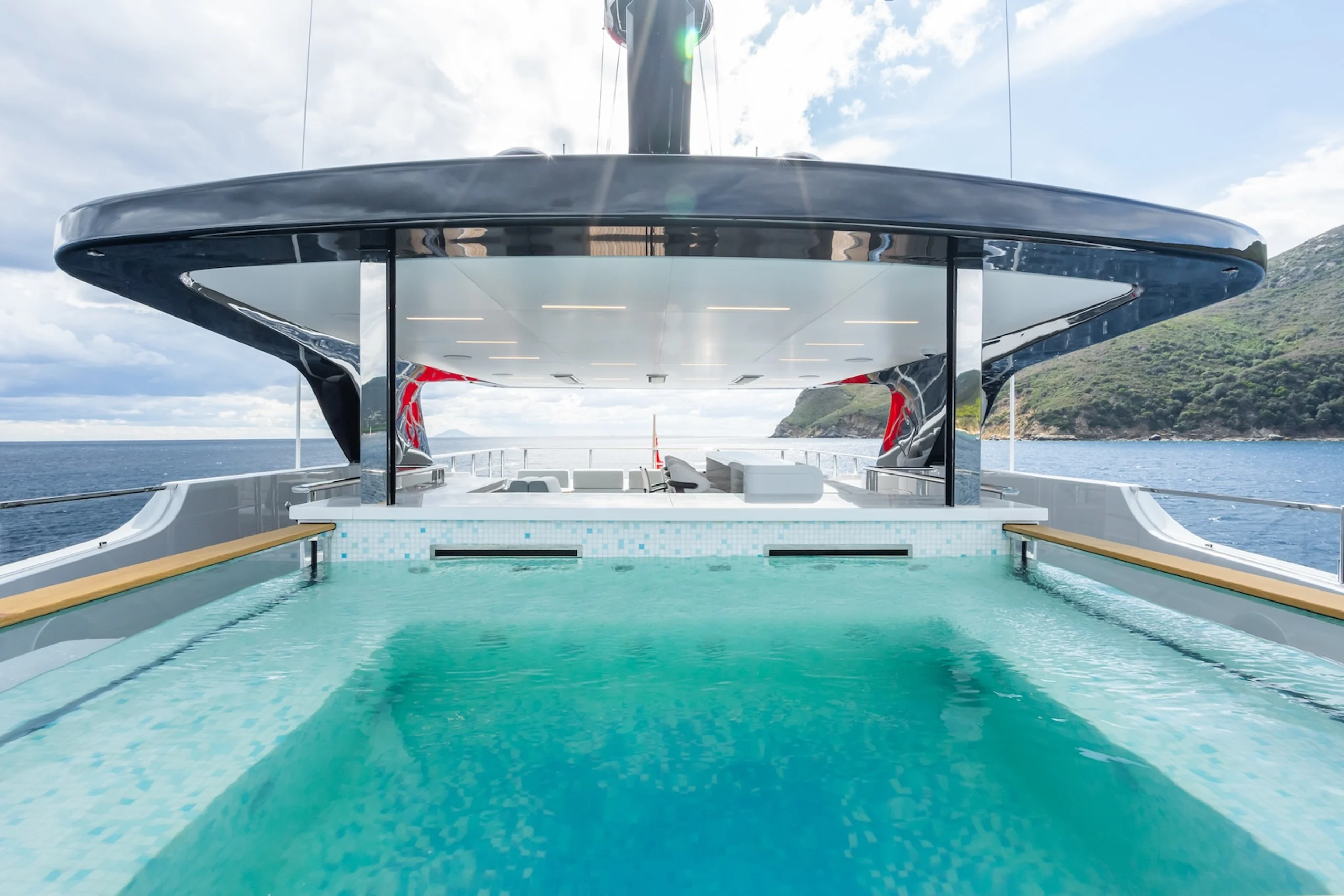 Motor Yacht M flybridge jacuzzi