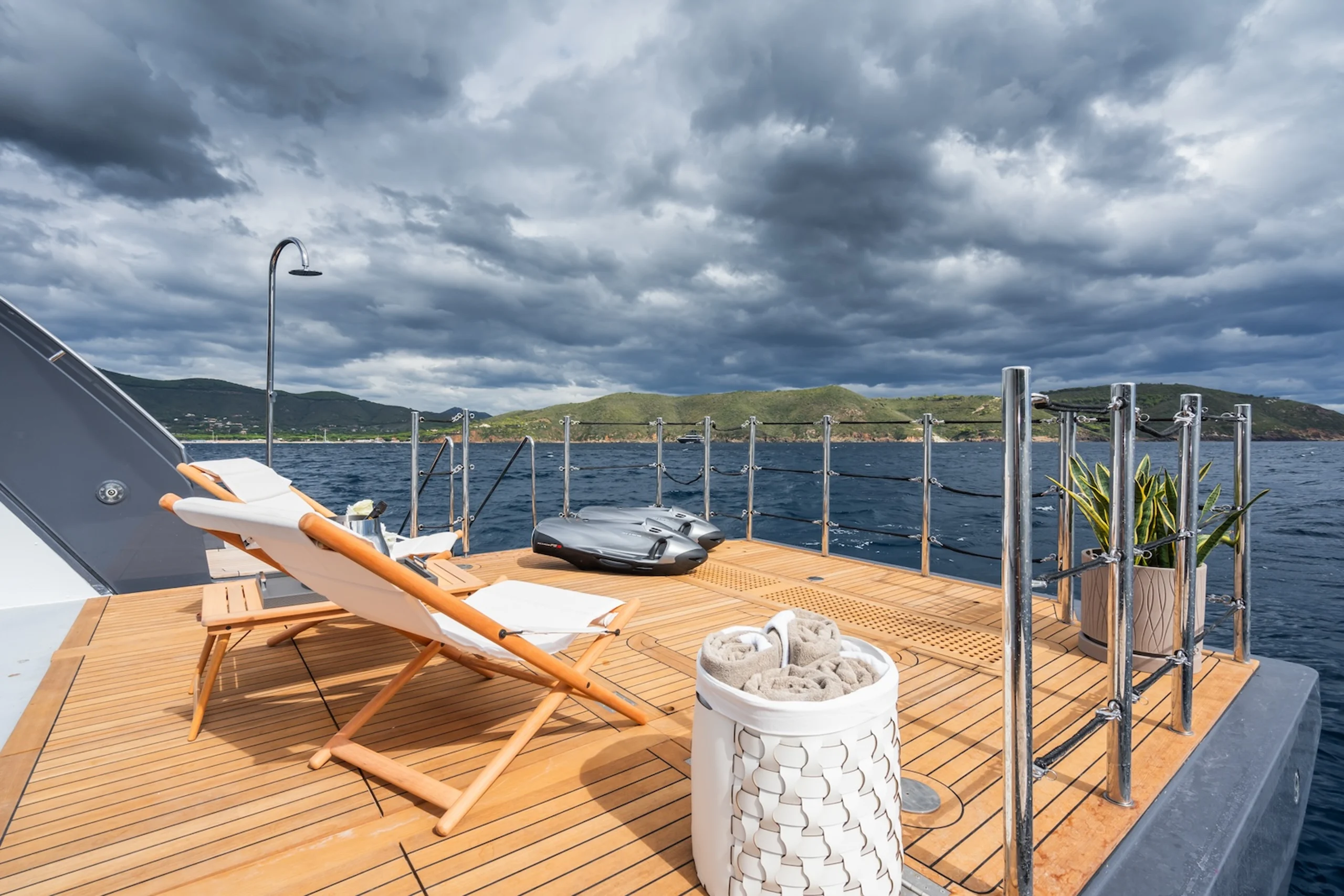 Motor Yacht M flybridge