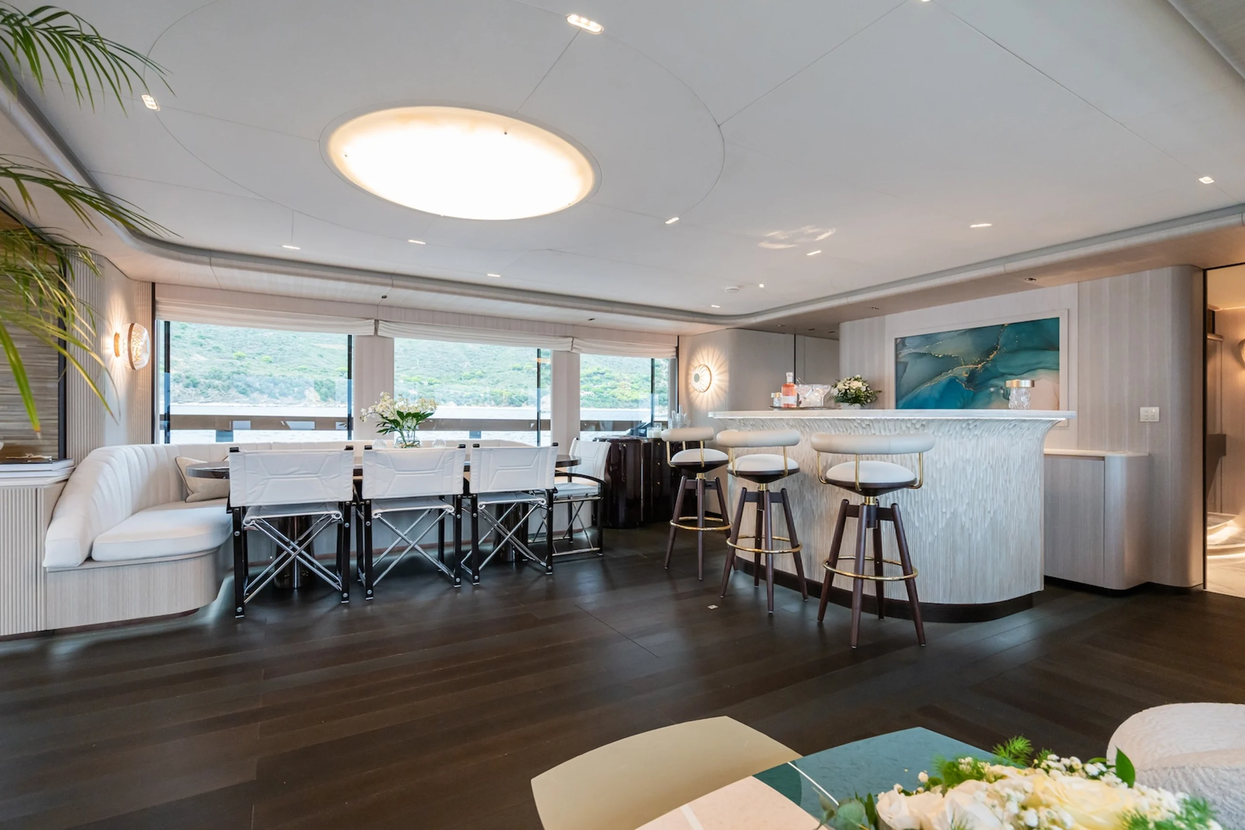 Motor Yacht M saloon