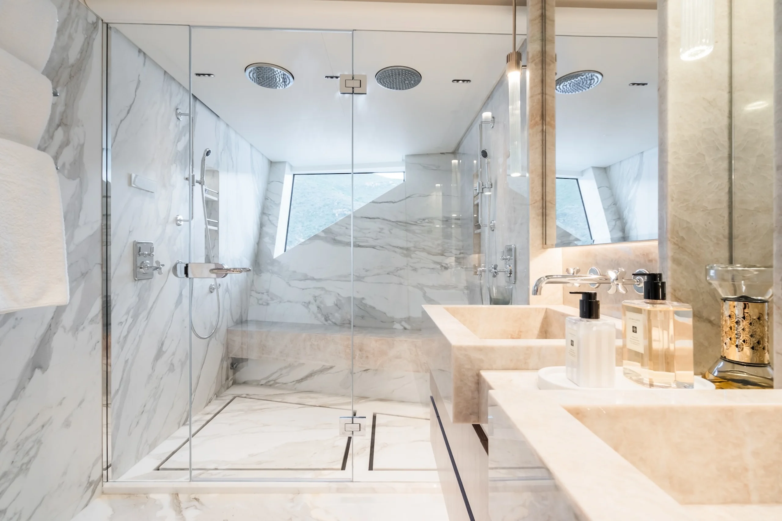 Motor Yacht M guest bathroom