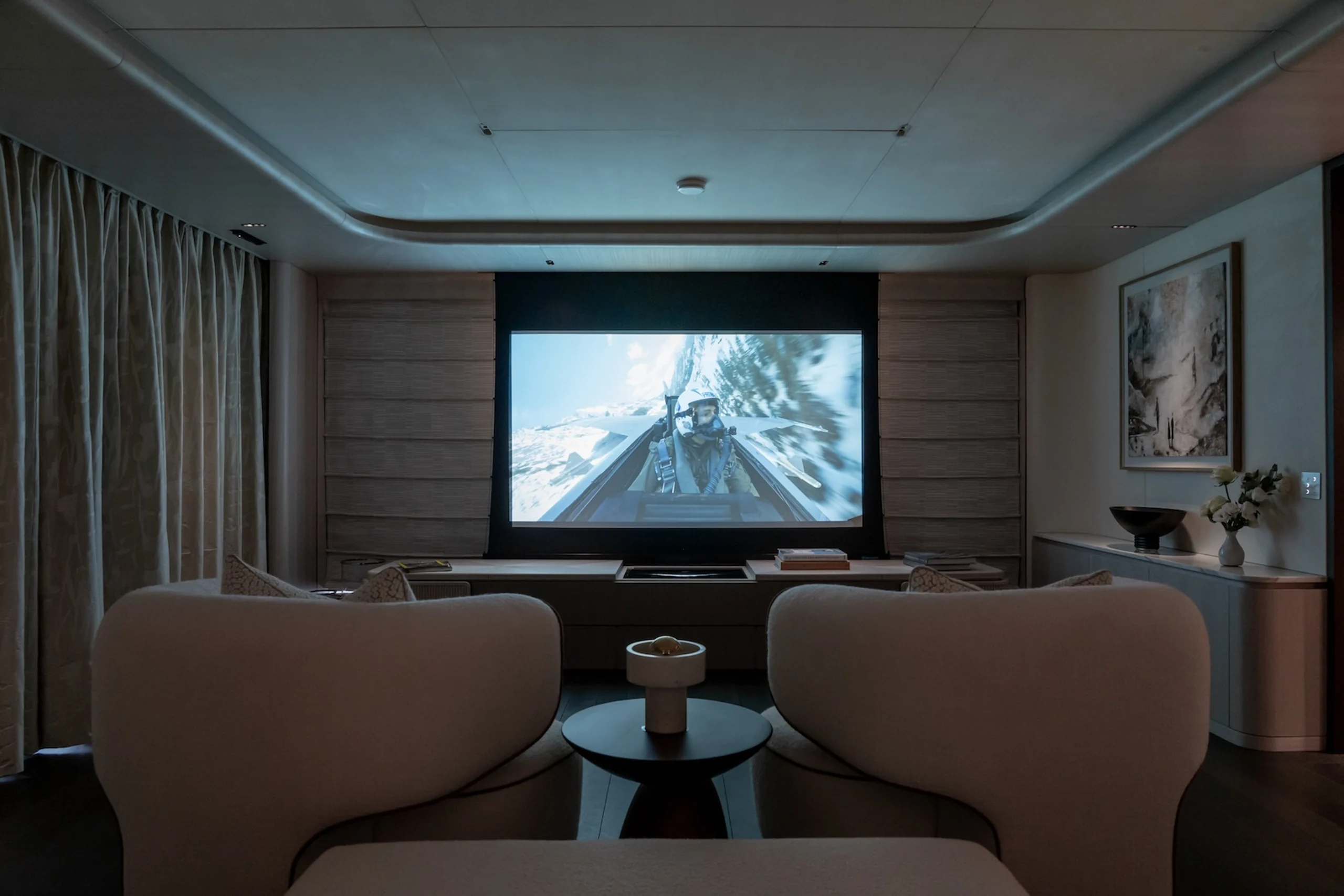 Motor Yacht M cinema