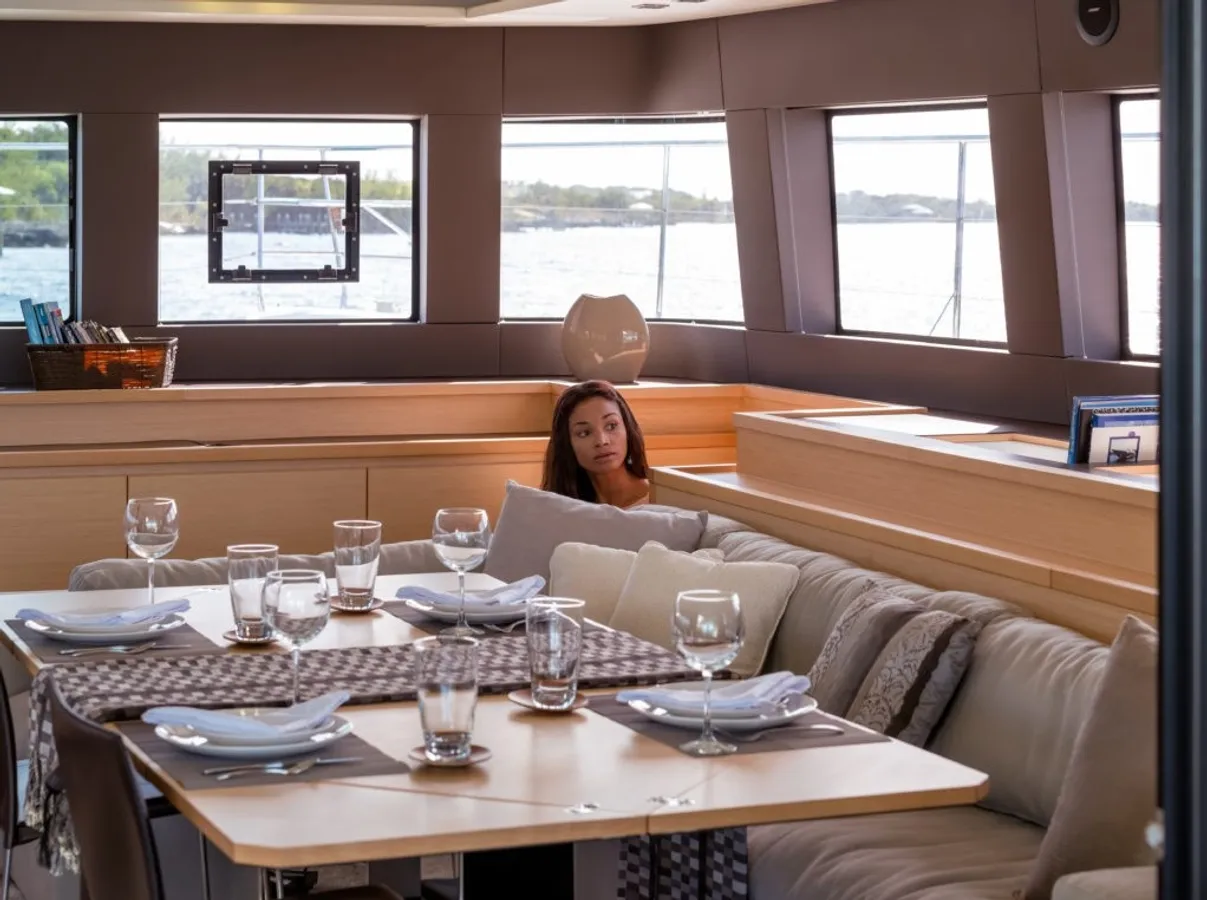 ALLGERA - Lagoon 630 - saloon dining area