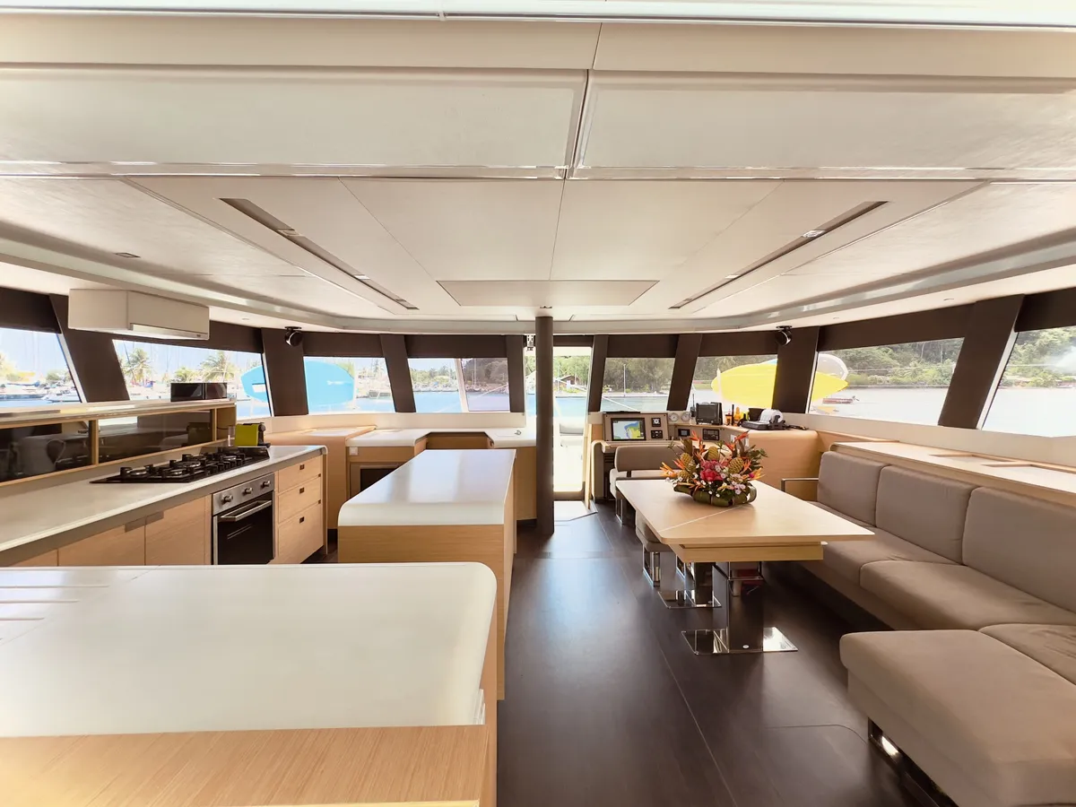 ARGO - Fountaine Pajot Samana 59 - Main Saloon