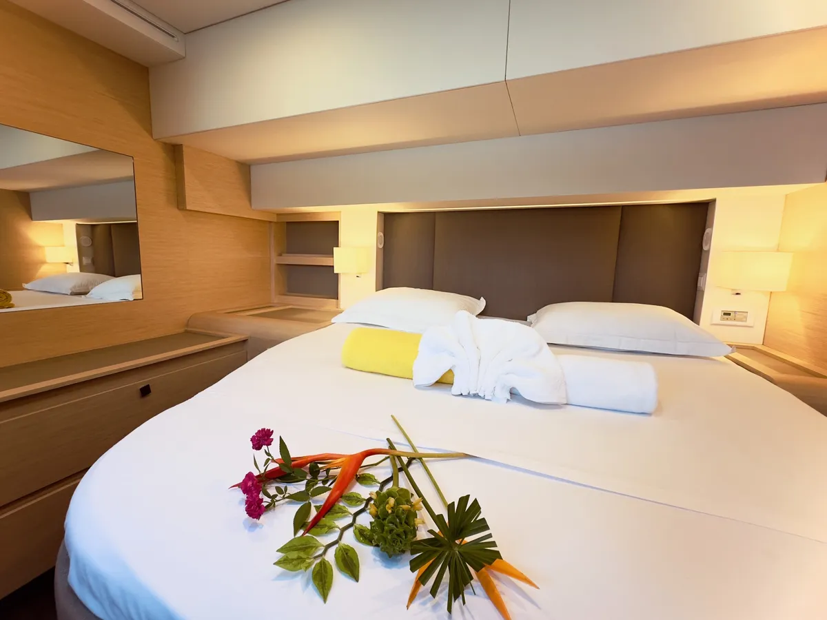ARGO - Fountaine Pajot Samana 59 - guest cabin