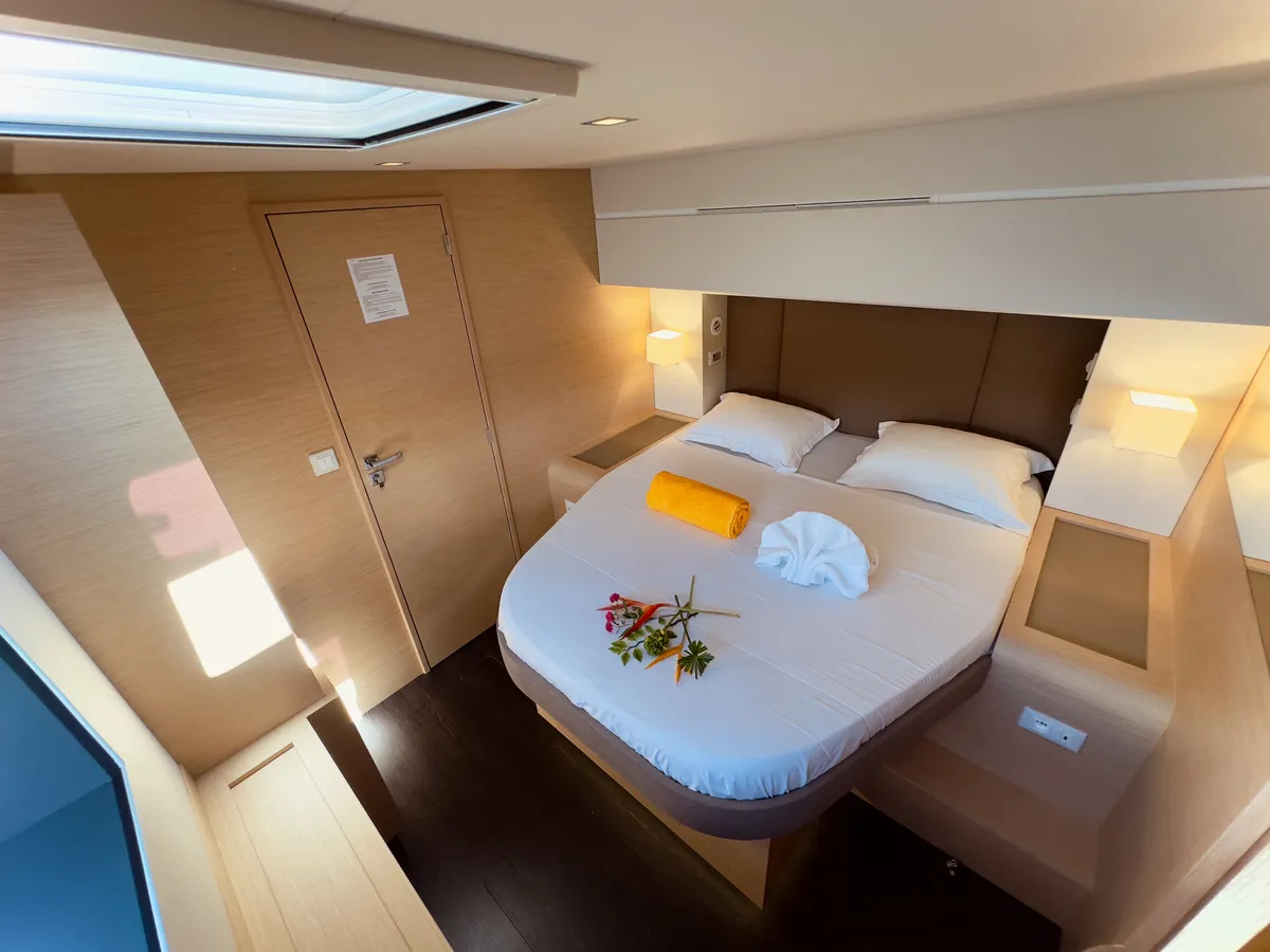 ARGO - Fountaine Pajot Samana 59 - guest cabin