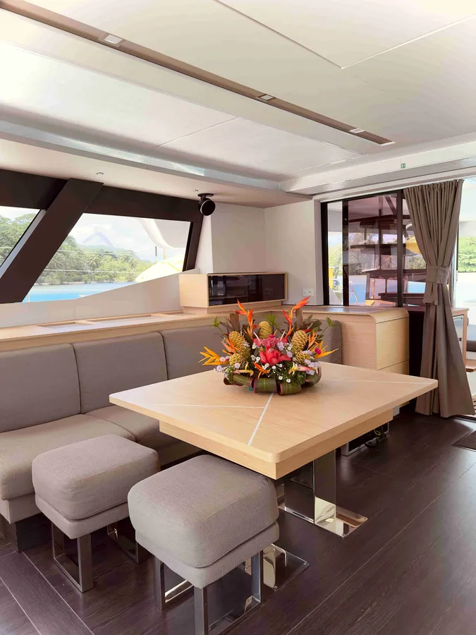ARGO - Fountaine Pajot Samana 59 - saloon