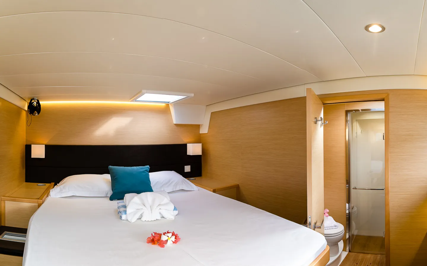 DIVA Lagoon 560 - guest cabin