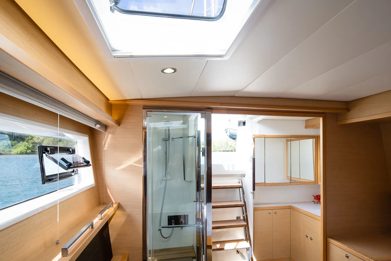 DIVA Lagoon 560 - master suite