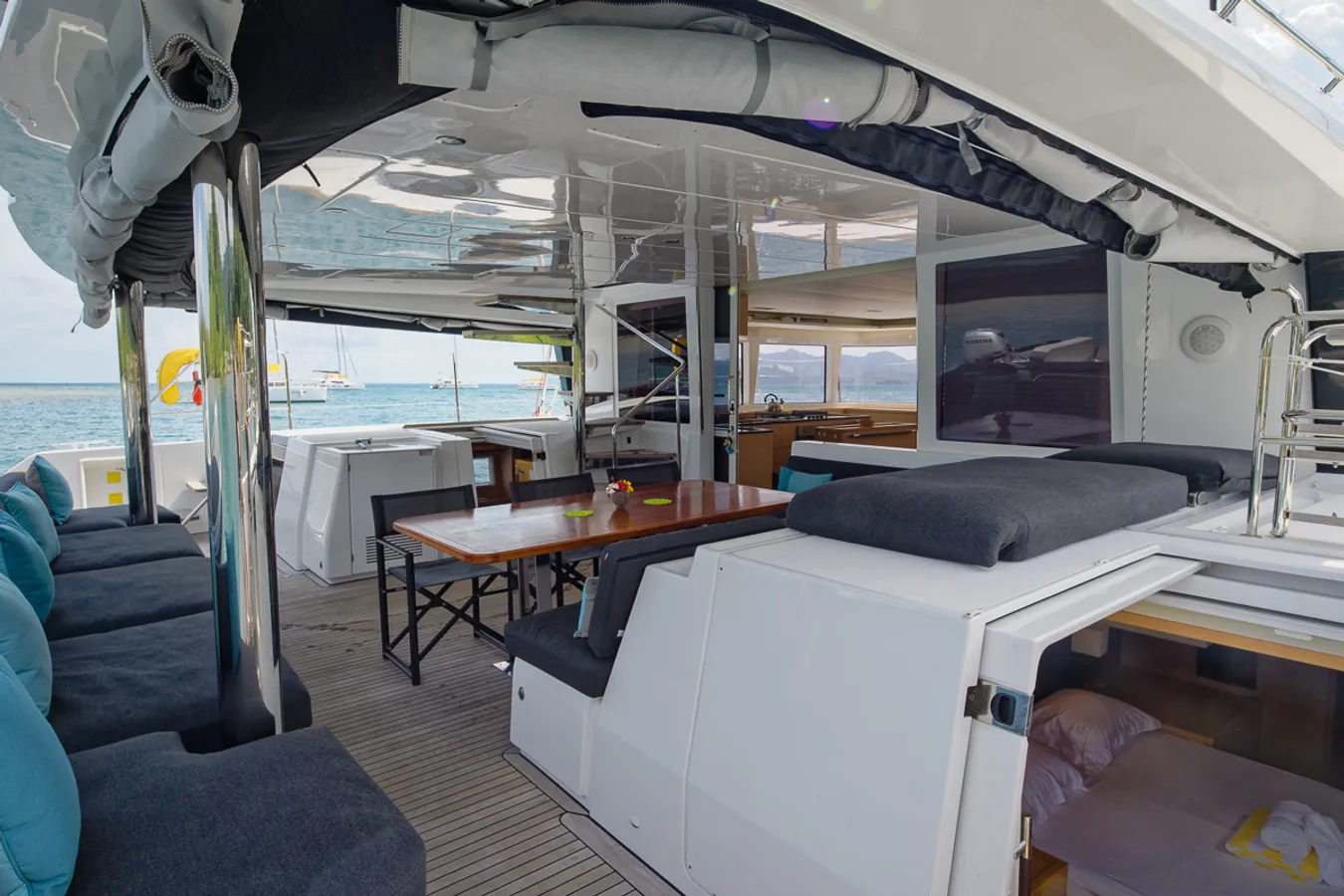 DIVA Lagoon 560 - aft deck