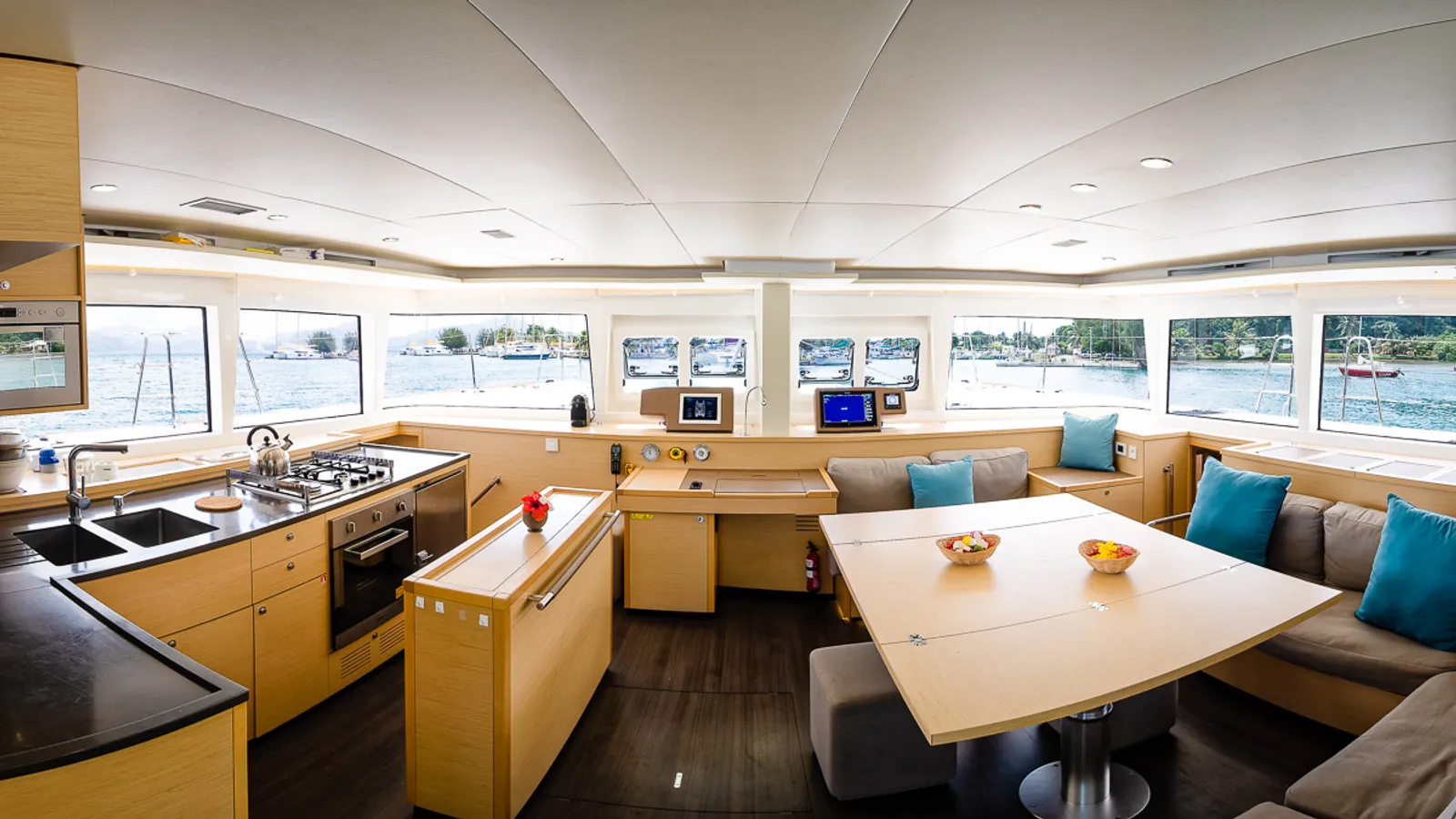 DIVA Lagoon 560 - saloon & galley