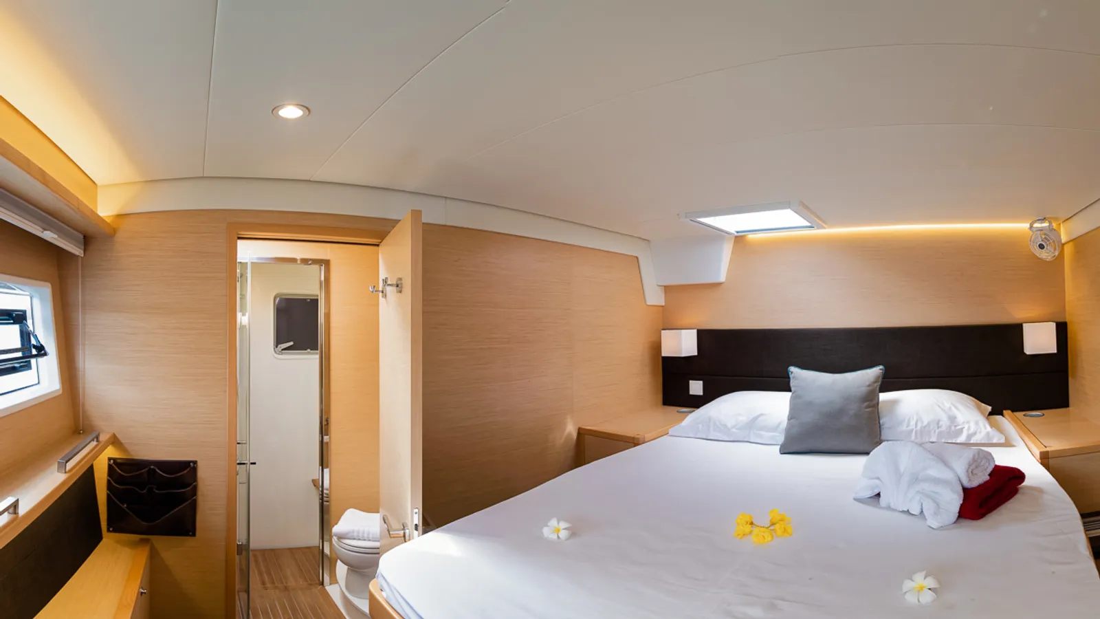 DIVA Lagoon 560 - guest cabin
