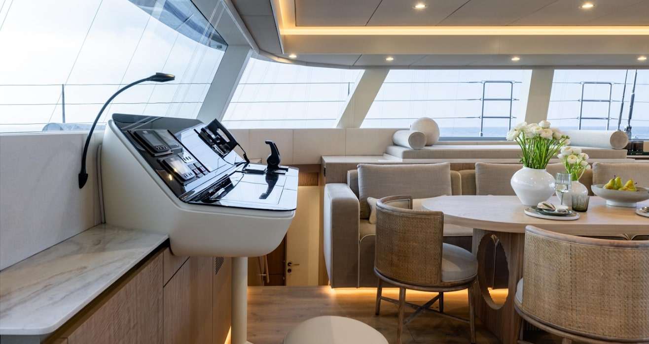 SPICE OF LIFE - Sunreef 60 Catamaran charter table