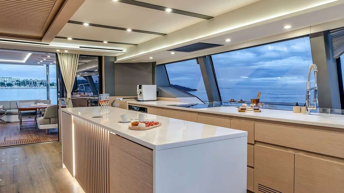 SOL MADININA - galley