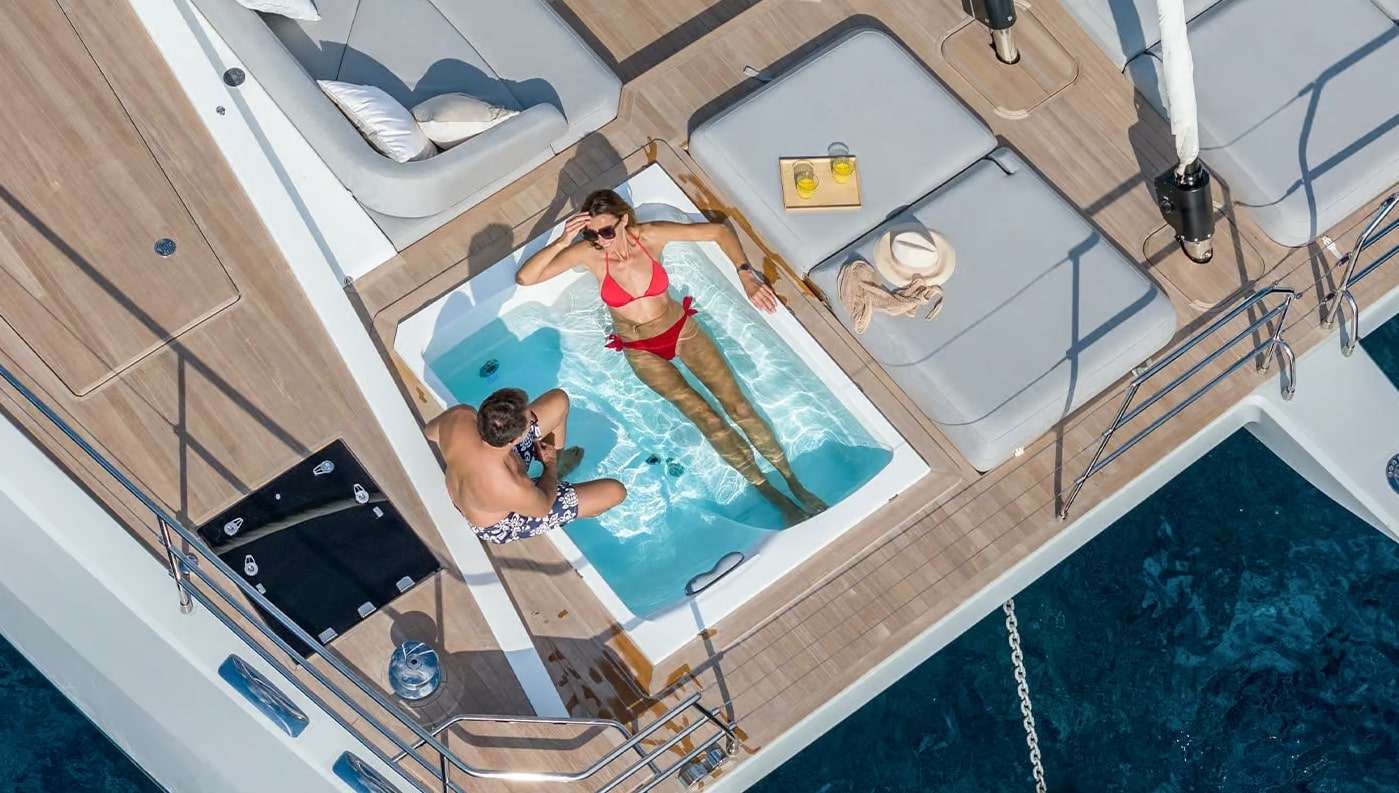 SOL MADININA - foredeck Jacuzzi