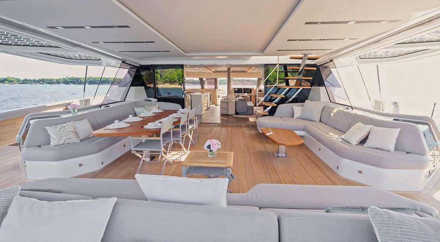 SOL MADININA - aft deck