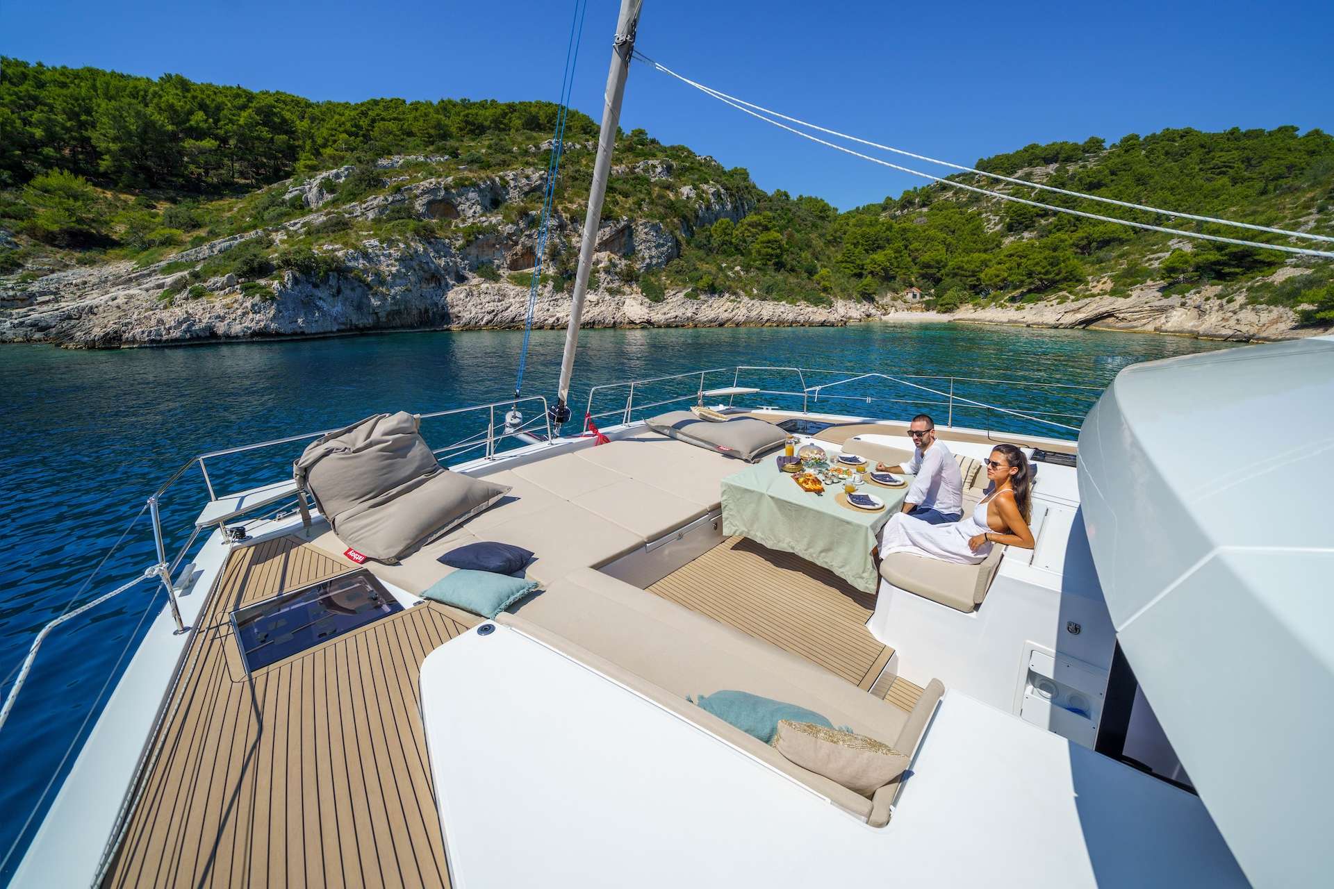 FARBEN - Bali 5.8 Foredeck