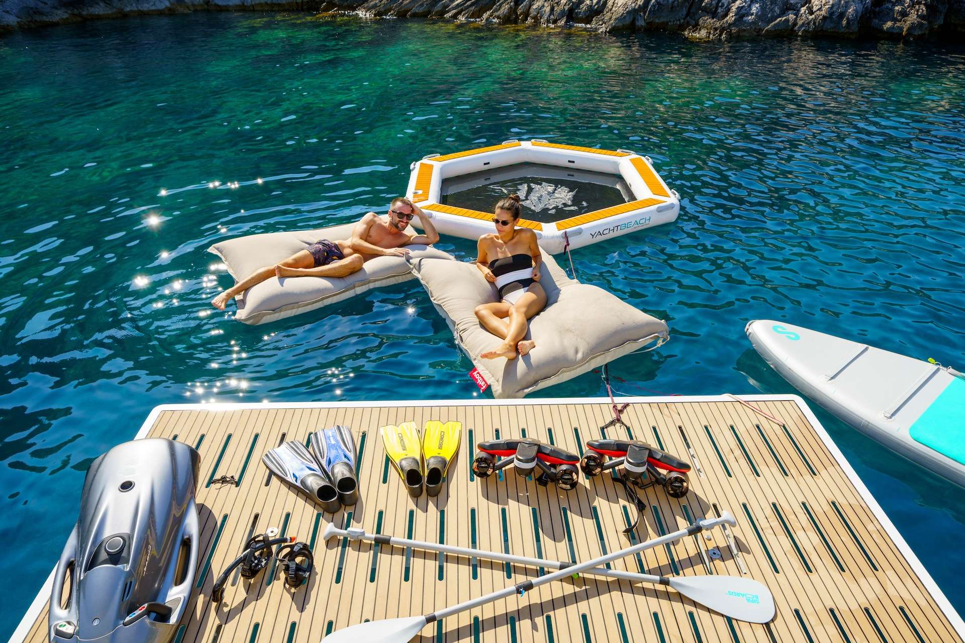 FARBEN - Bali 5.8 swim platform and watertoys
