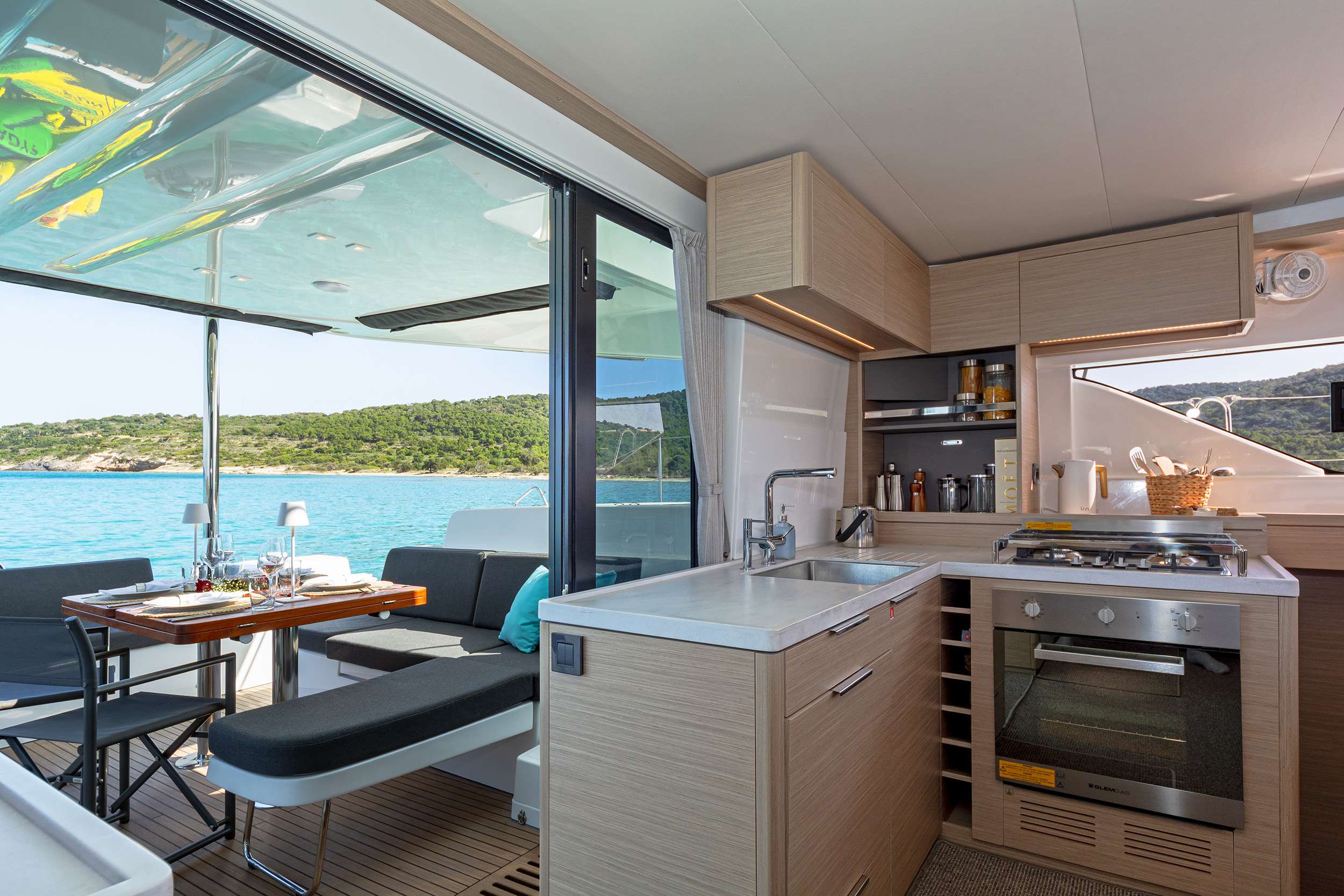 EFFIE STAR - Lagoon 51 Galley