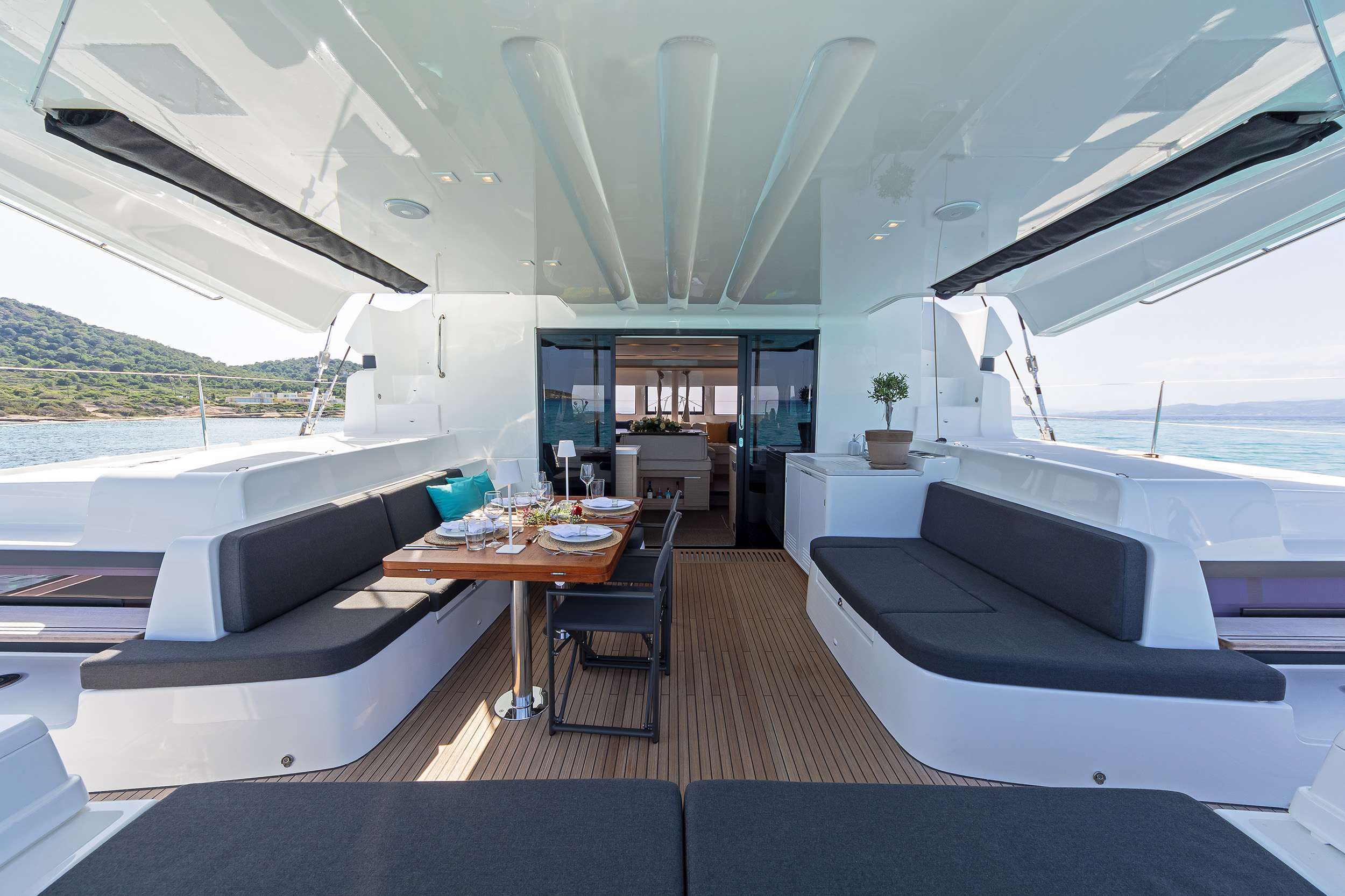 EFFIE STAR - Lagoon 51 Aft Deck