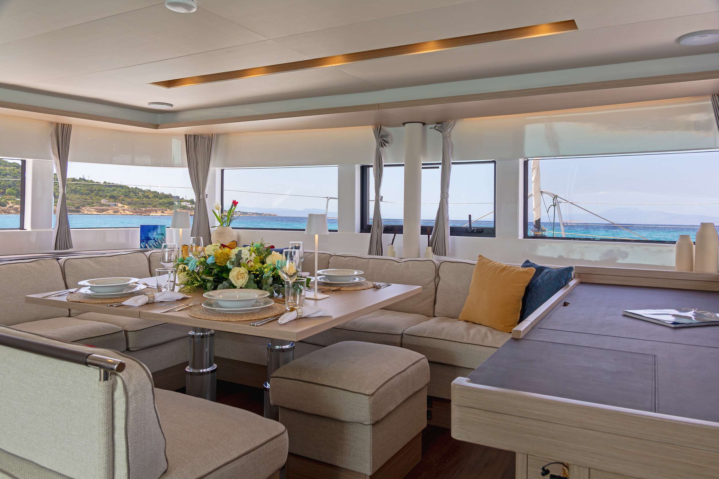 EFFIE STAR - Lagoon 51 Saloon