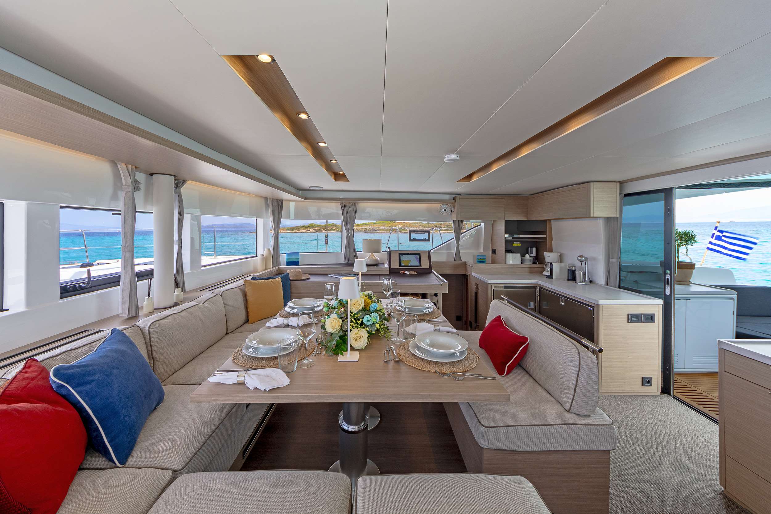 EFFIE STAR - Lagoon 51 Saloon