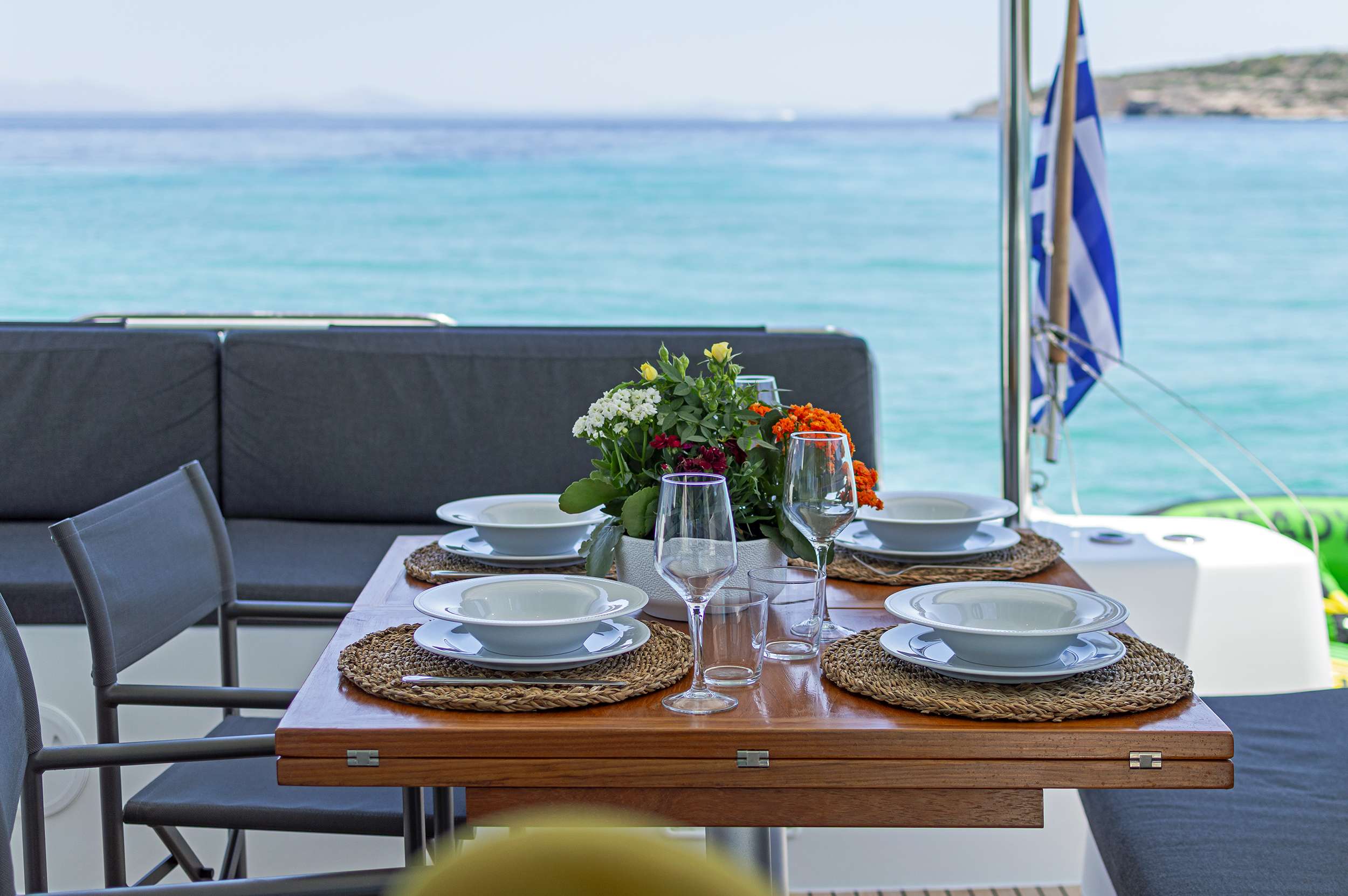 MY STAR - Lagoon 46 alfresco dining