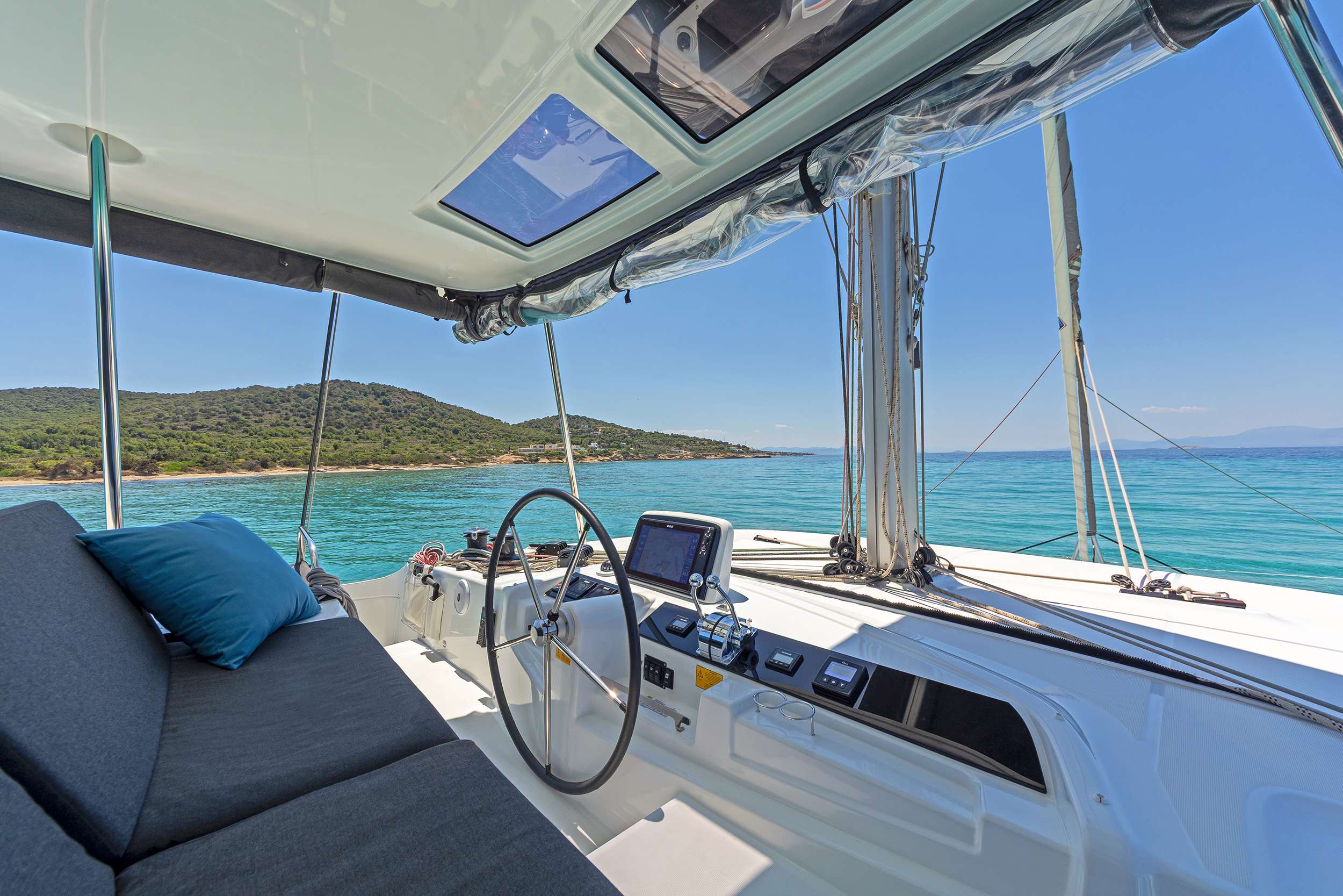 MY STAR - Lagoon 46 helm station
