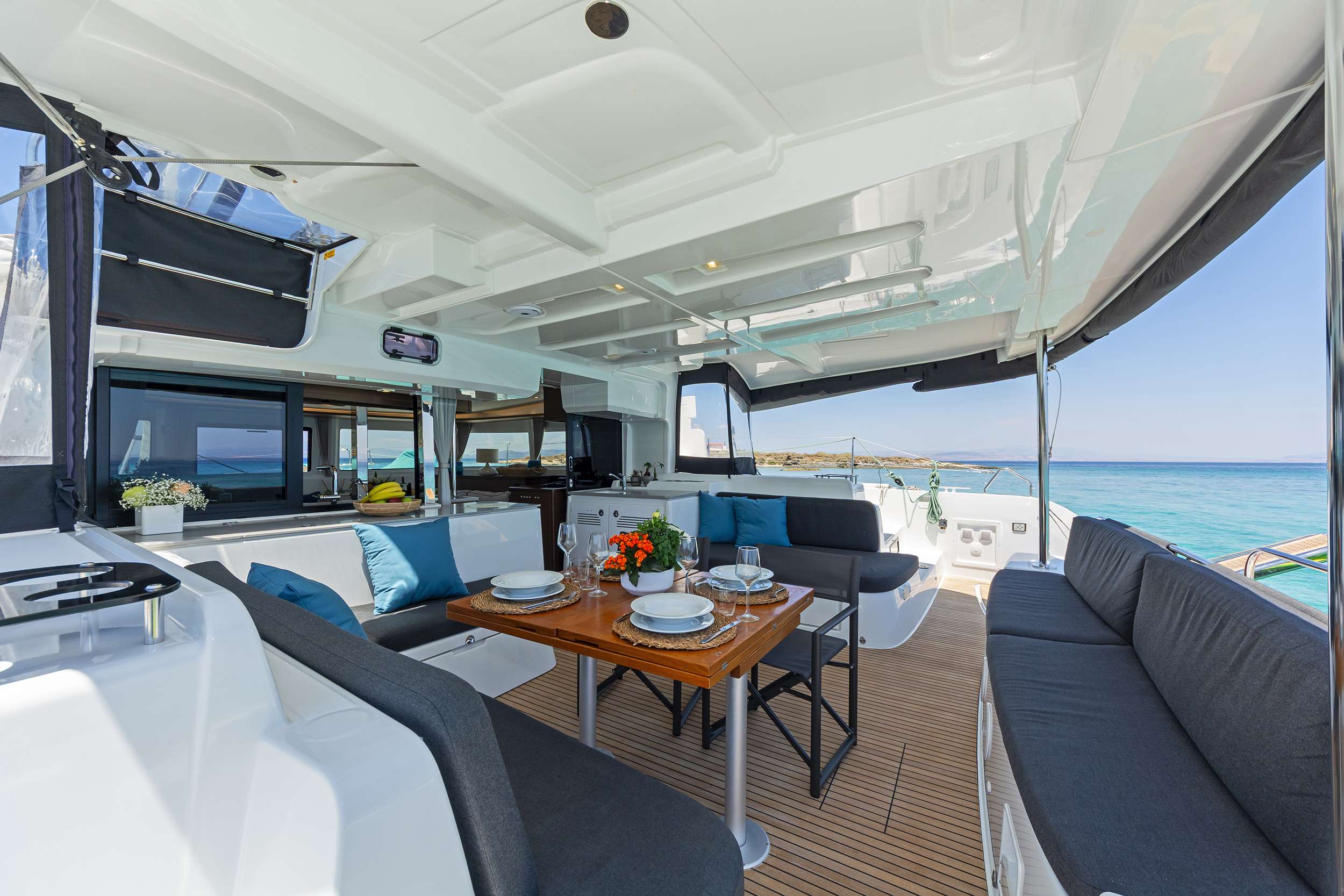 MY STAR - Lagoon 46 Aft Deck Dining table