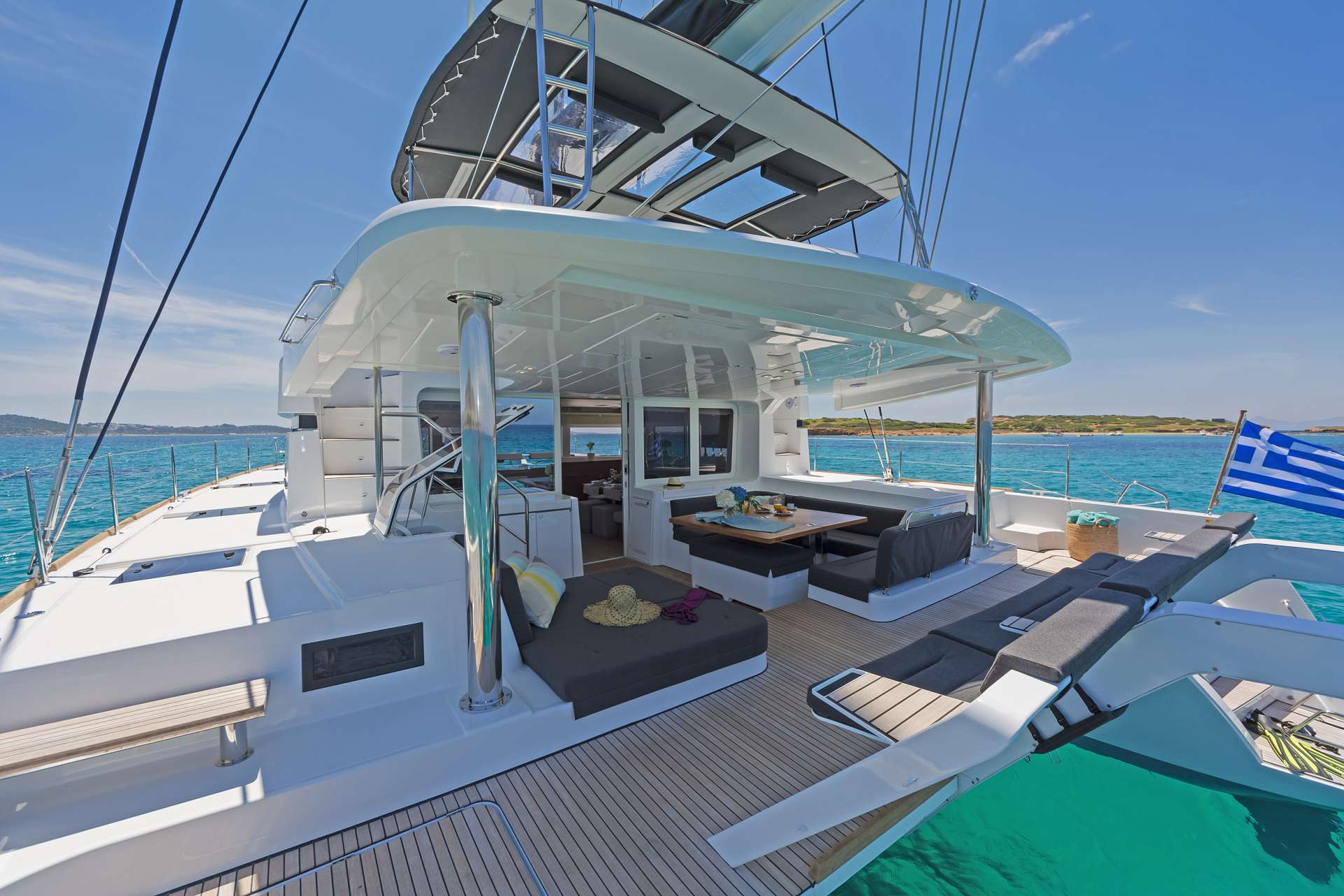 SUMMER STAR - Lagoon 52F aft deck