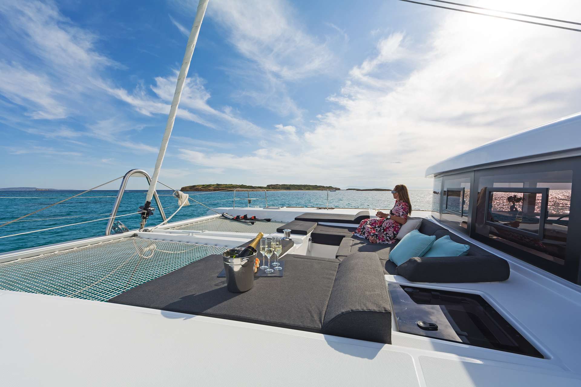 SUMMER STAR - Lagoon 52F foredeck