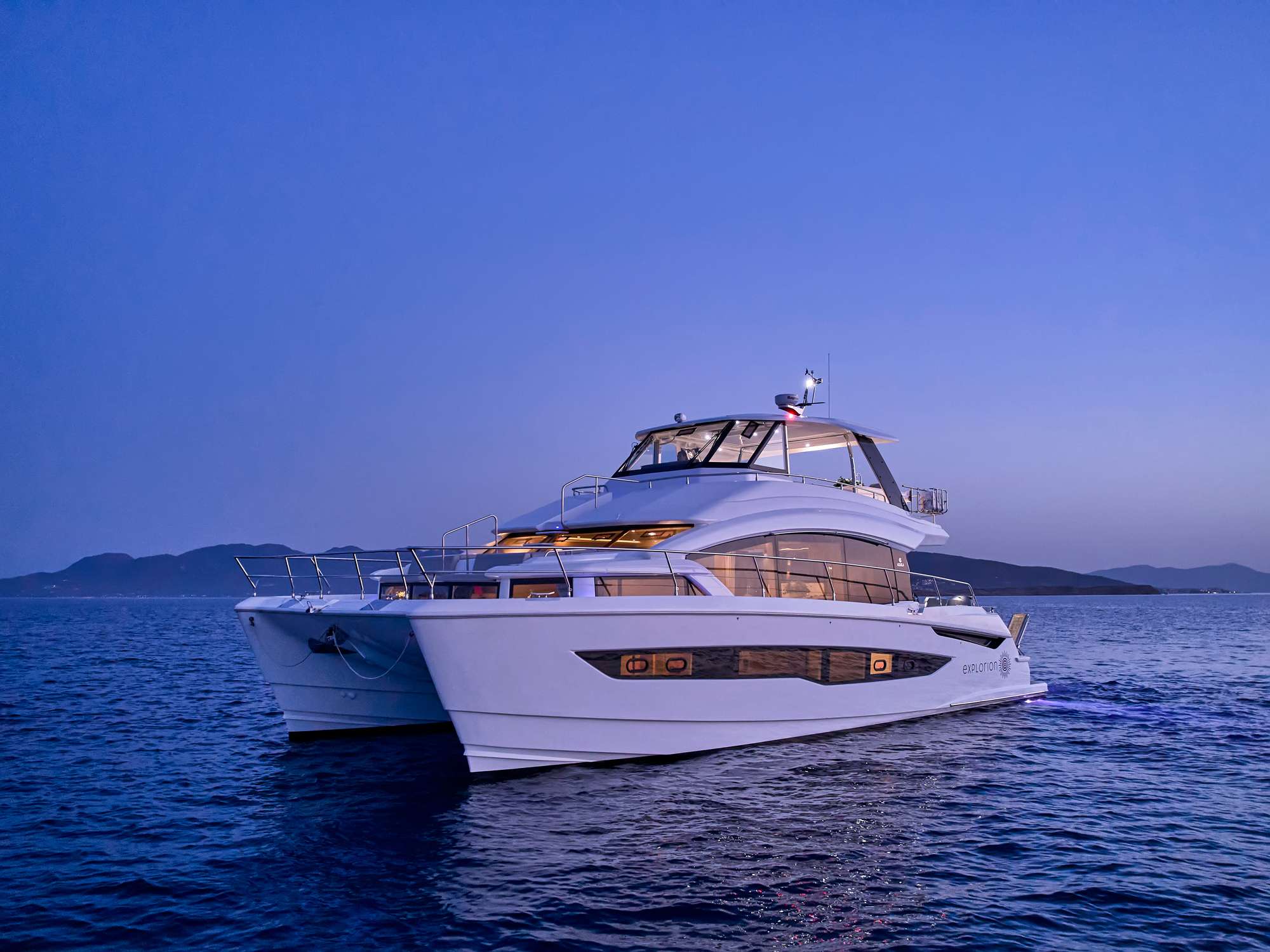 EXPLORION - Aquila 54 at sunset