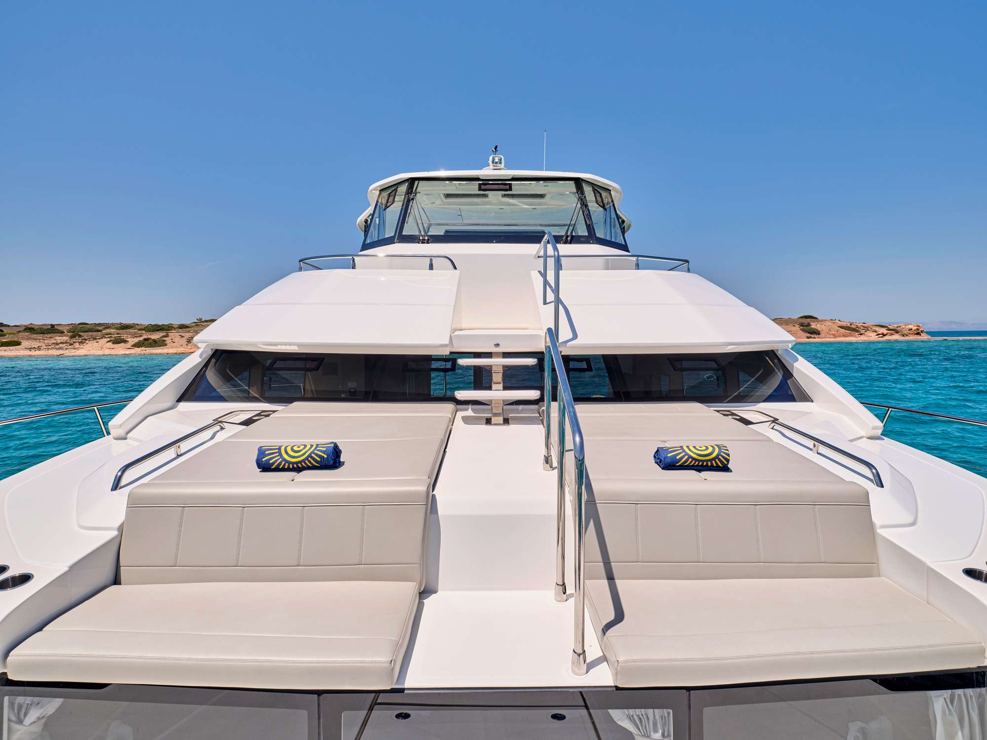 EXPLORION - Aquila 54 foredeck sunbathing area