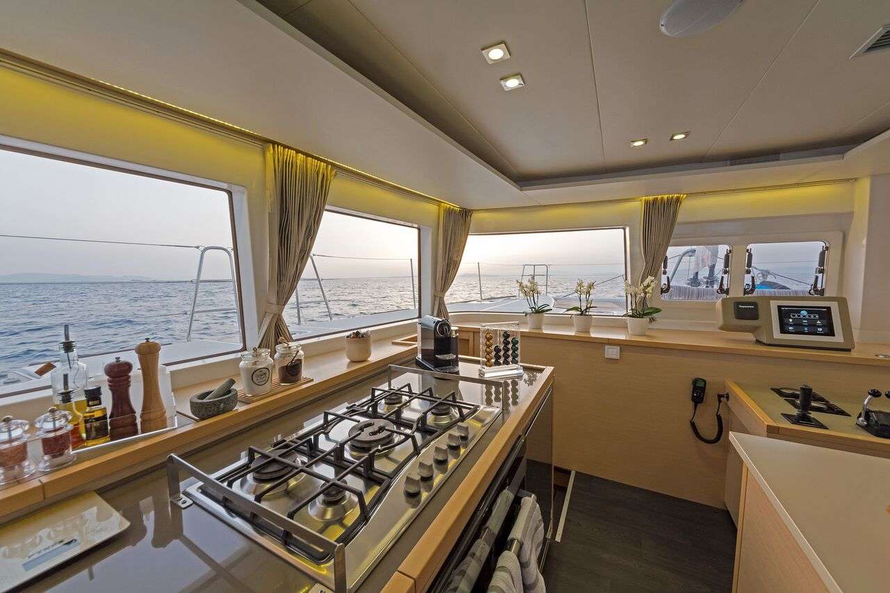MELITI - Lagoon 560 galley