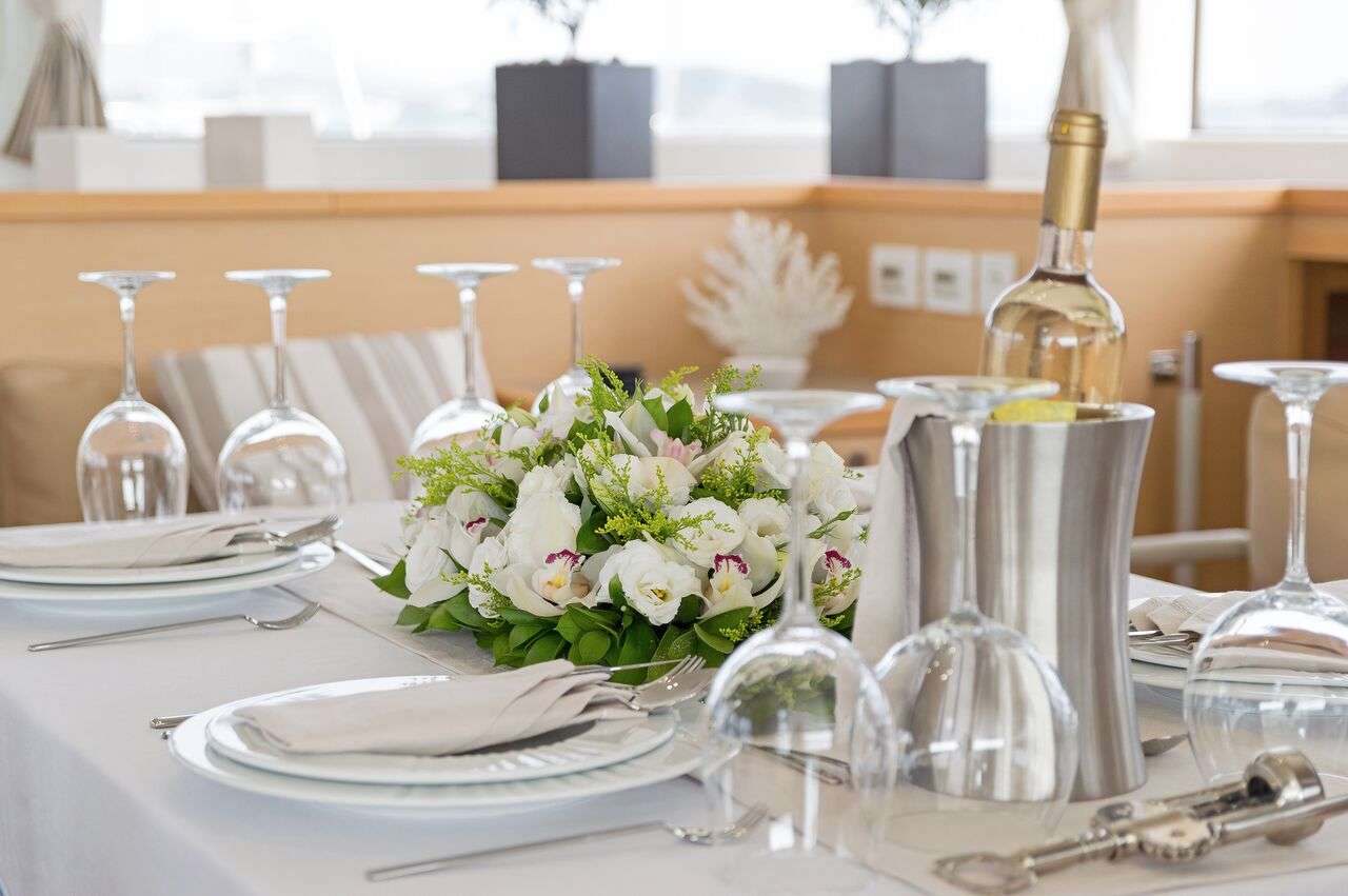 MELITI - Lagoon 560 interior dining
